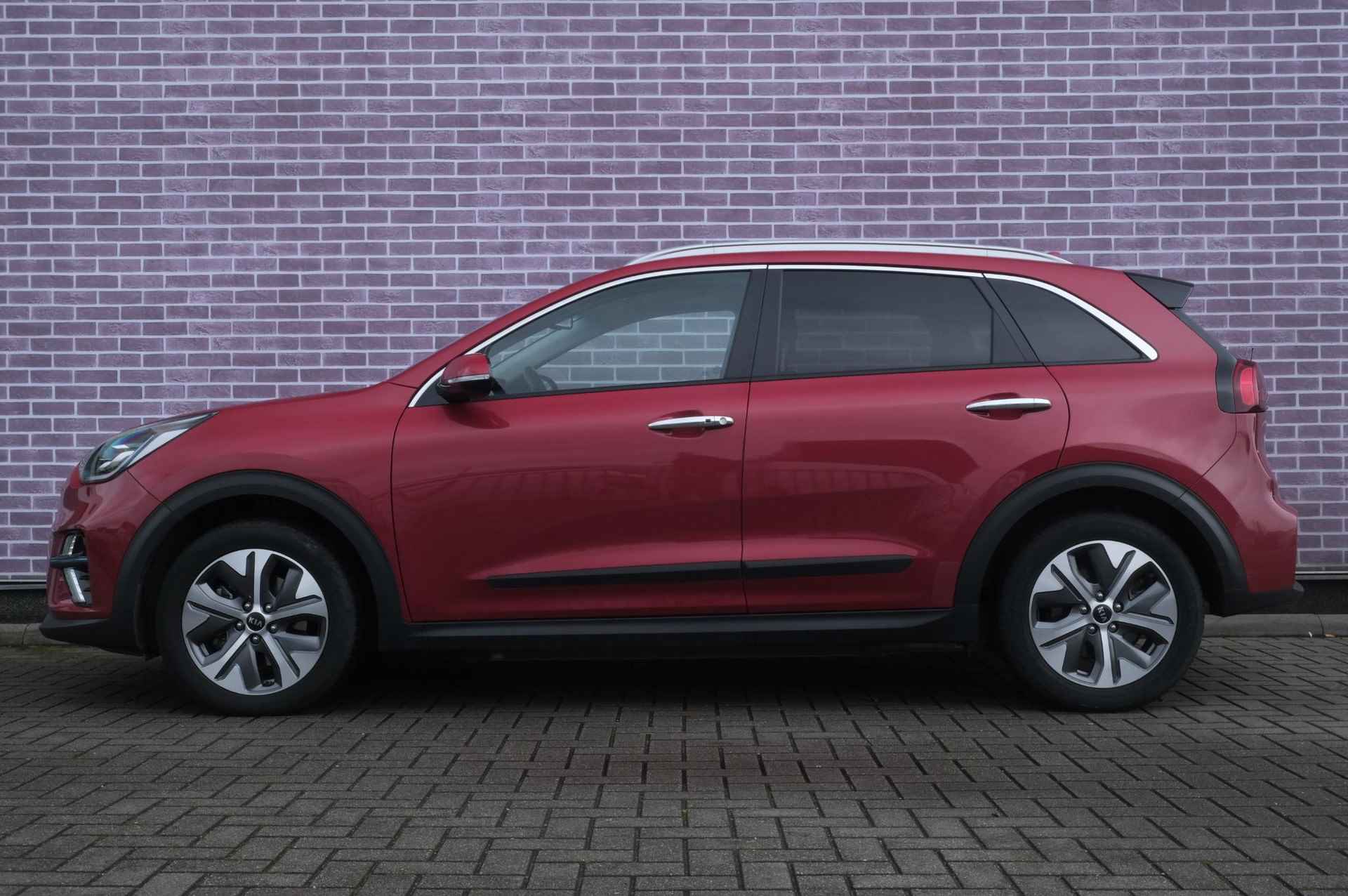 Kia e-Niro ExecutiveLine 64 kWh | Navi | Stoel/Stuurwiel Verwarming | Navi | Trekhaak | Leder | Adaptive Cruise Control | Elektrische Memory Stoelen | JBL | - 4/37