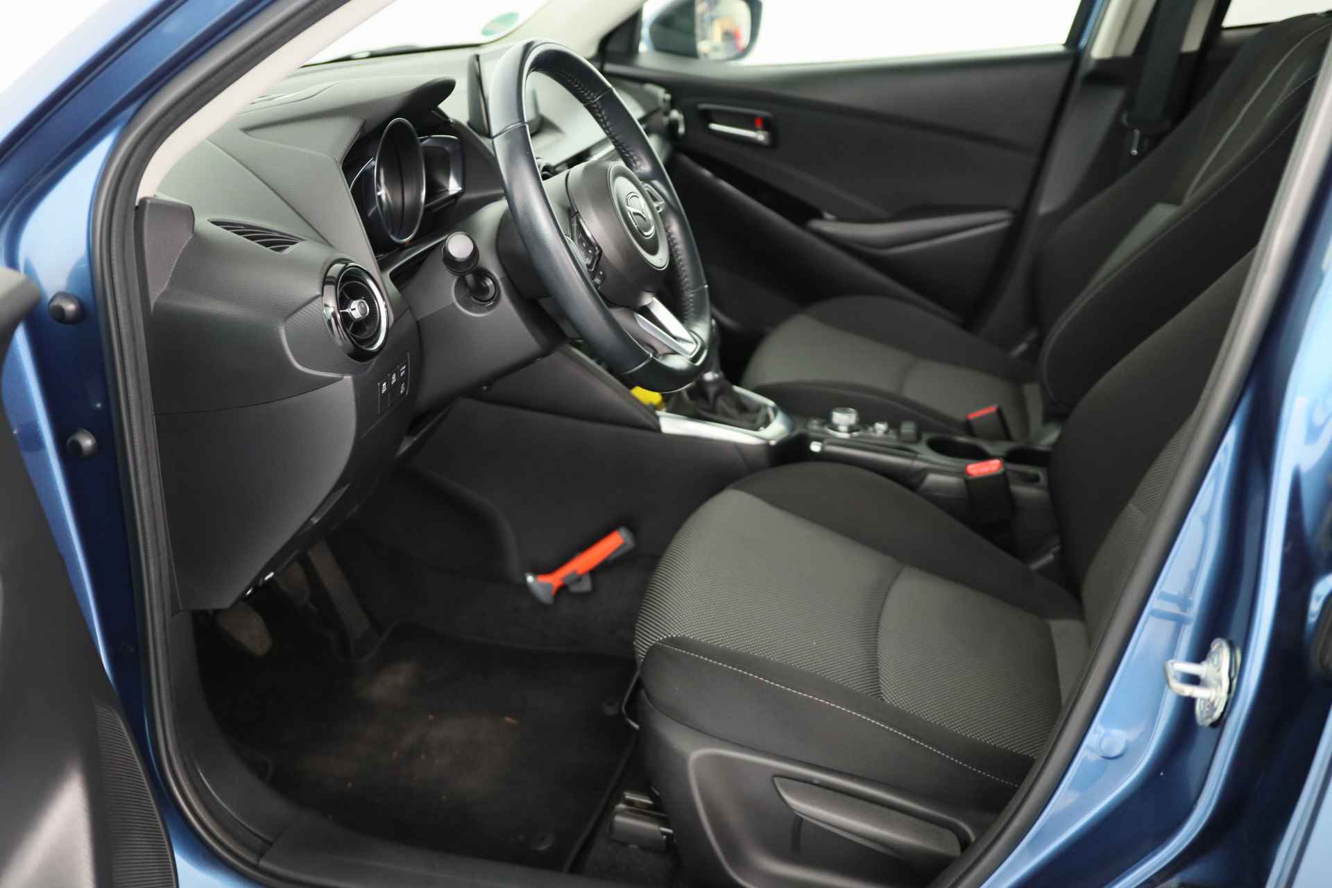 Mazda 2 1.5 Skyactiv-G GT-M | Trekhaak | Climate Control | HUD | Camera | Stoelverwarming | Navigatie | Parkeersensoren | Lichtmetalen v - 30/38