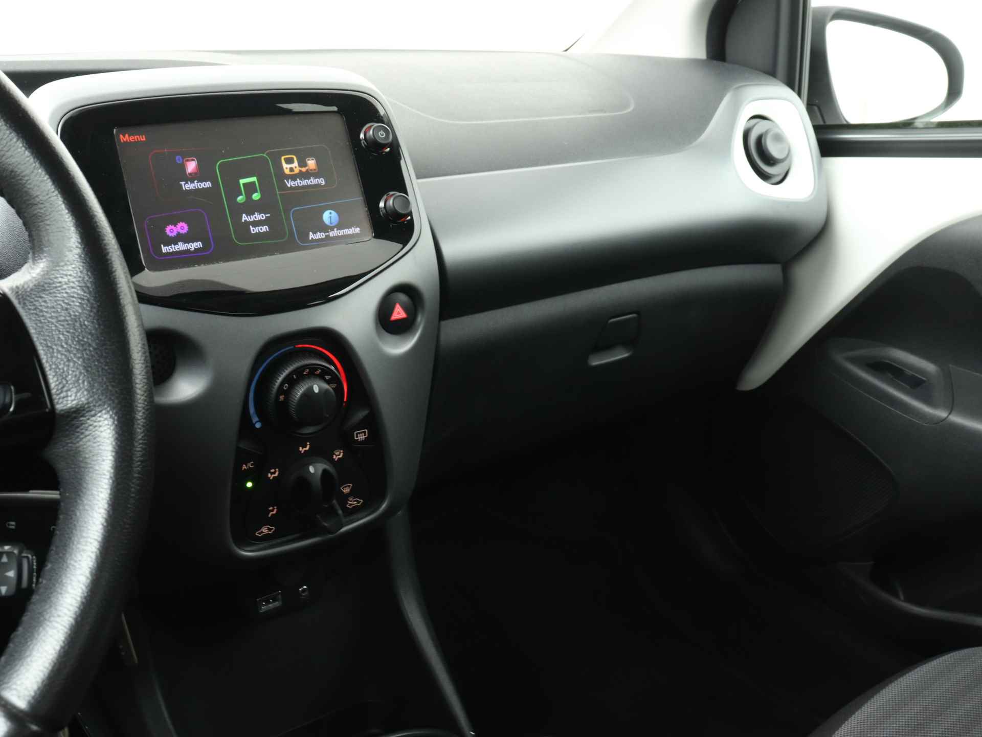 Toyota Aygo 1.0 VVT-i x-play | Cabrio | Camera | Bluetooth | Airco | - 8/42