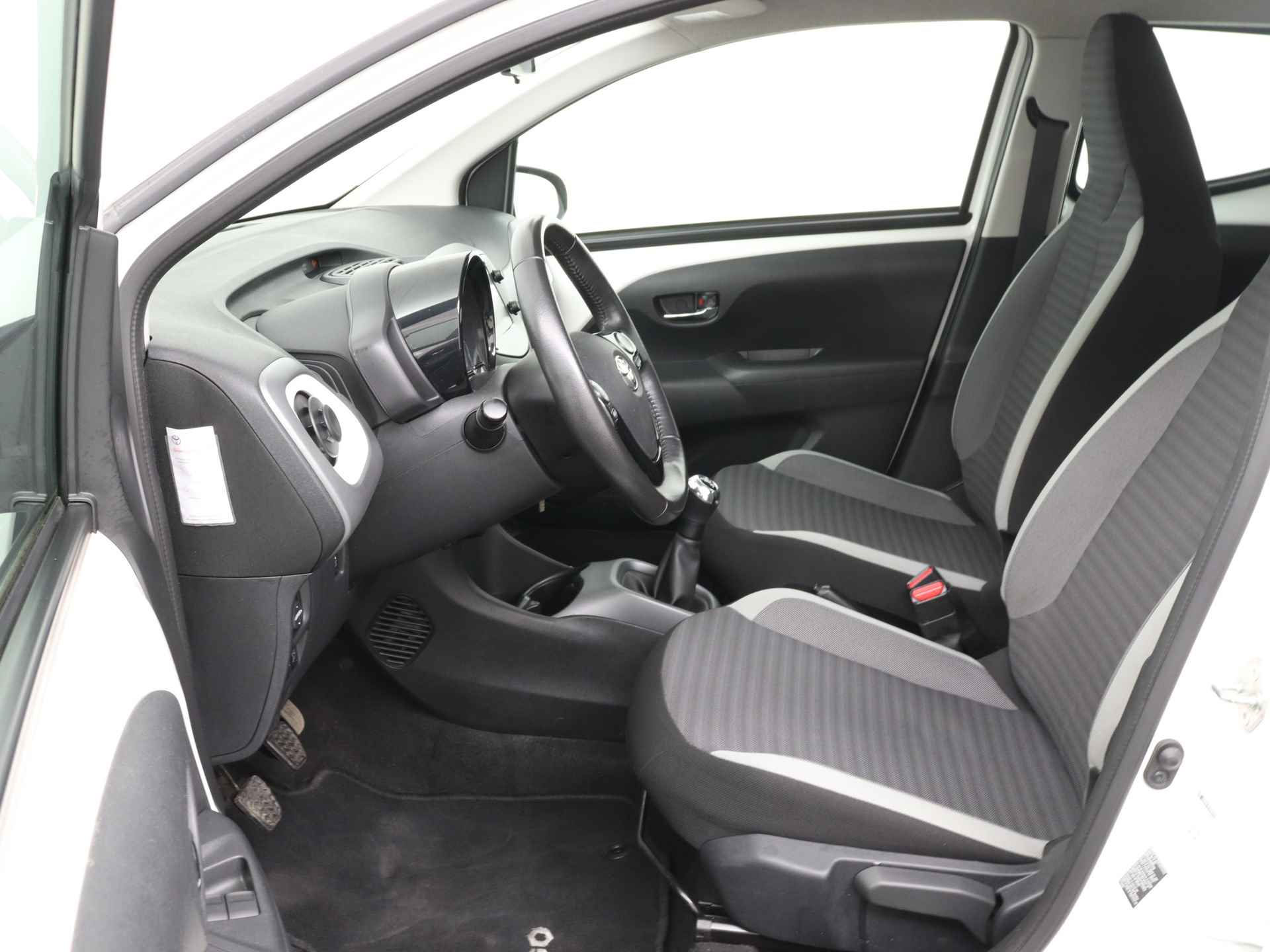 Toyota Aygo 1.0 VVT-i x-play | Cabrio | Camera | Bluetooth | Airco | - 20/42