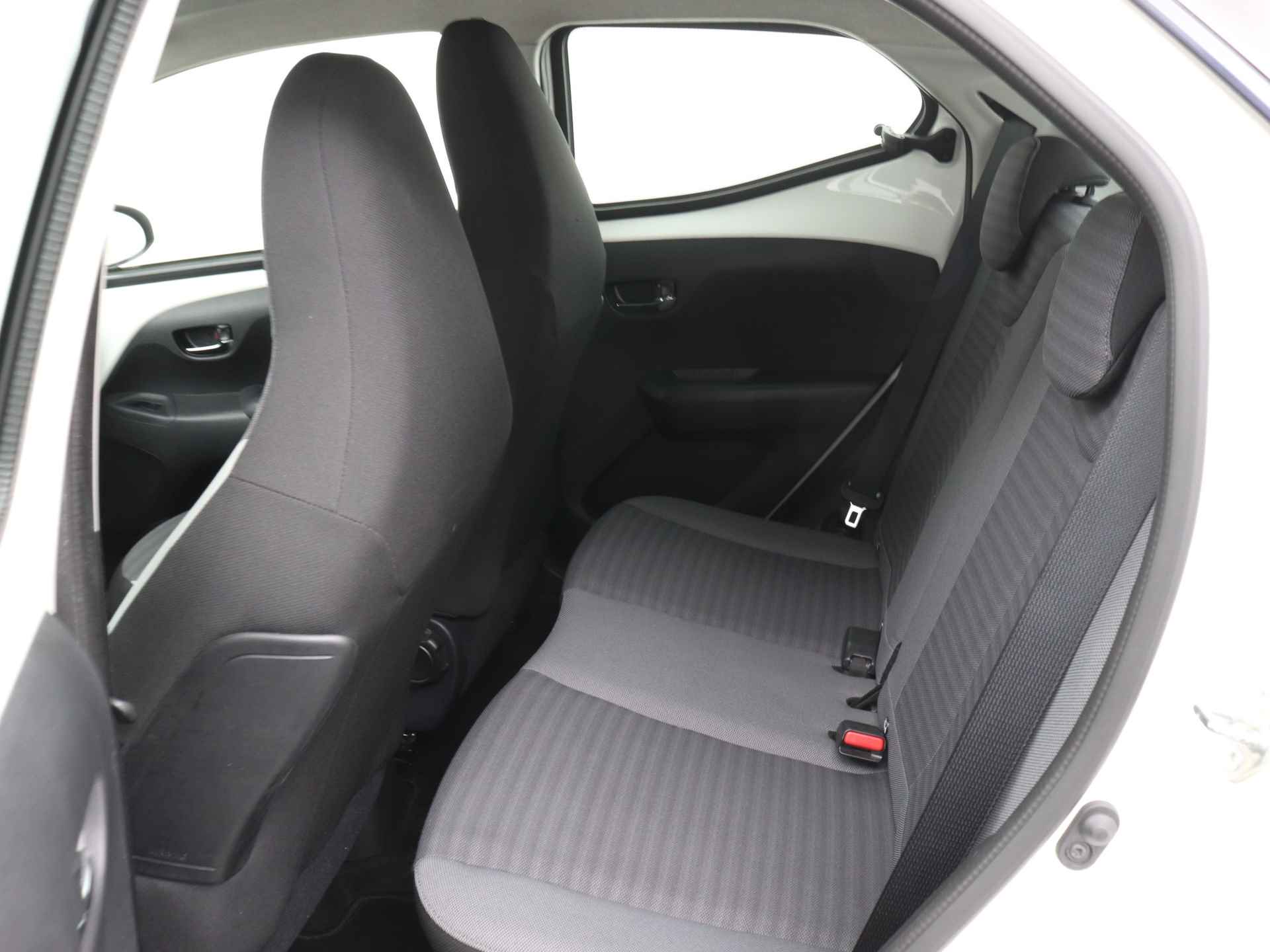 Toyota Aygo 1.0 VVT-i x-play | Cabrio | Camera | Bluetooth | Airco | - 21/42