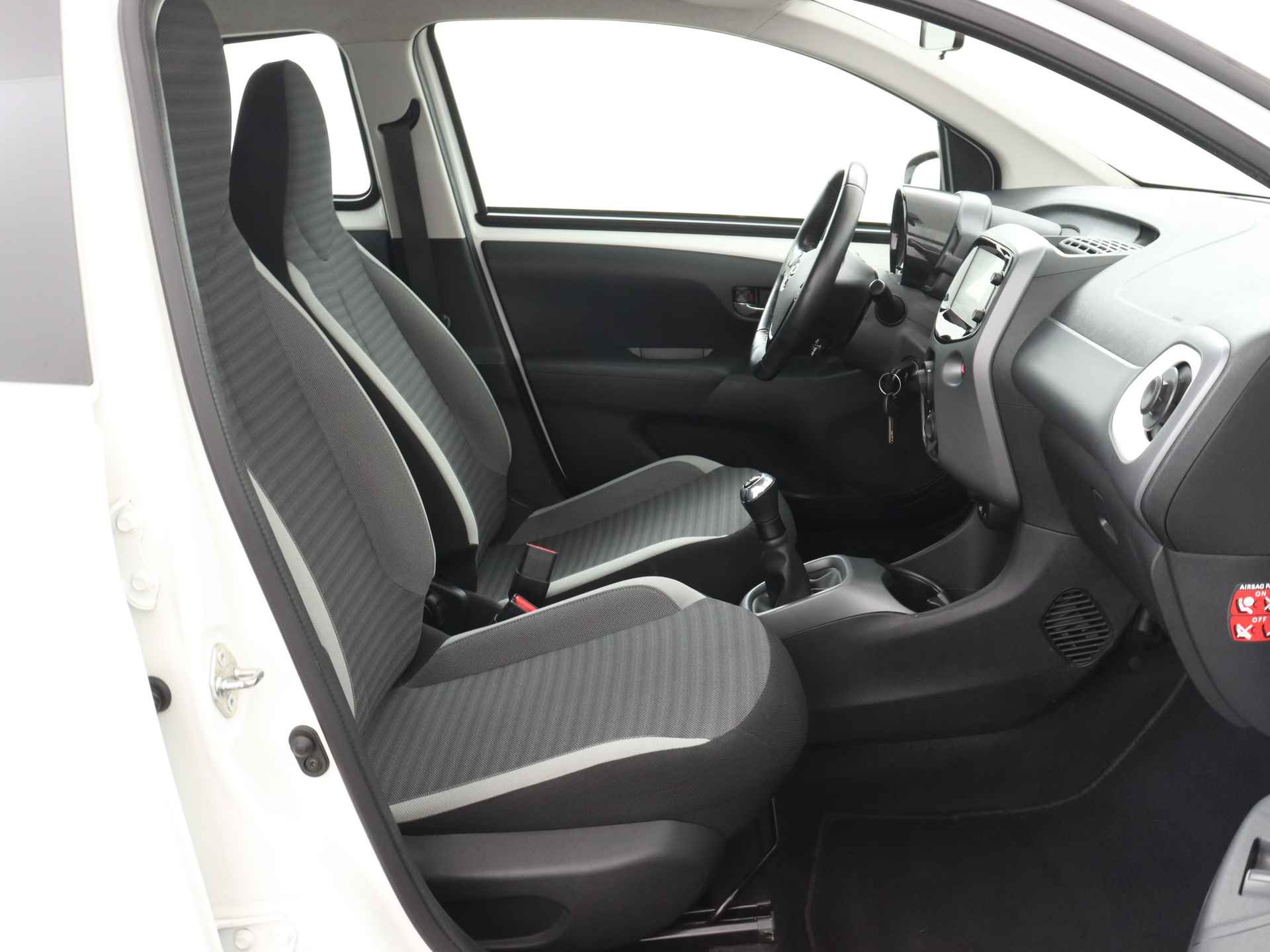 Toyota Aygo 1.0 VVT-i x-play | Cabrio | Camera | Bluetooth | Airco | - 31/42