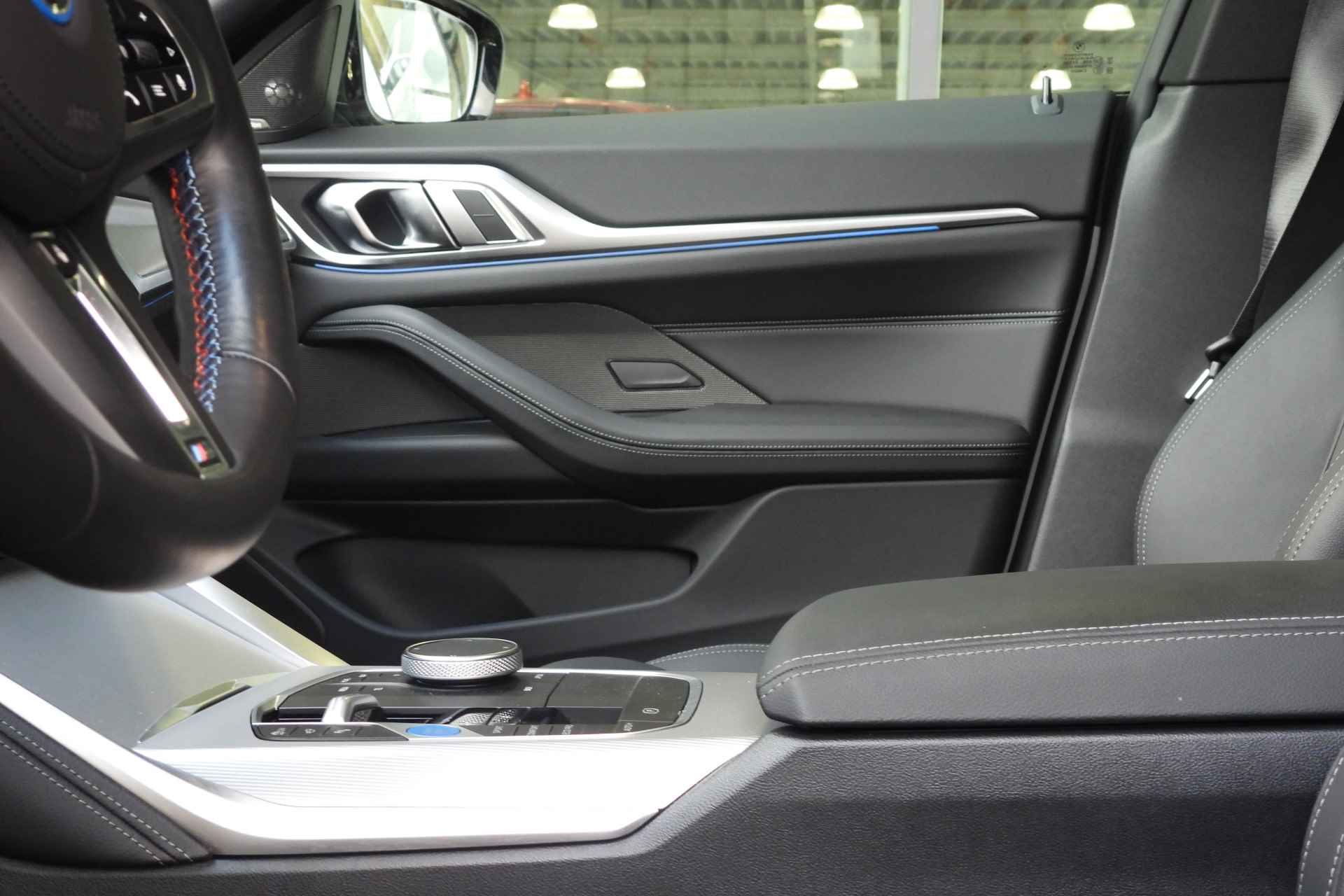 BMW i4 M50 High Executive / Schuif-kanteldak / Parking Assistant Plus / Comfort Access / Adaptief M Onderstel / Live Cockpit Professional - 17/51