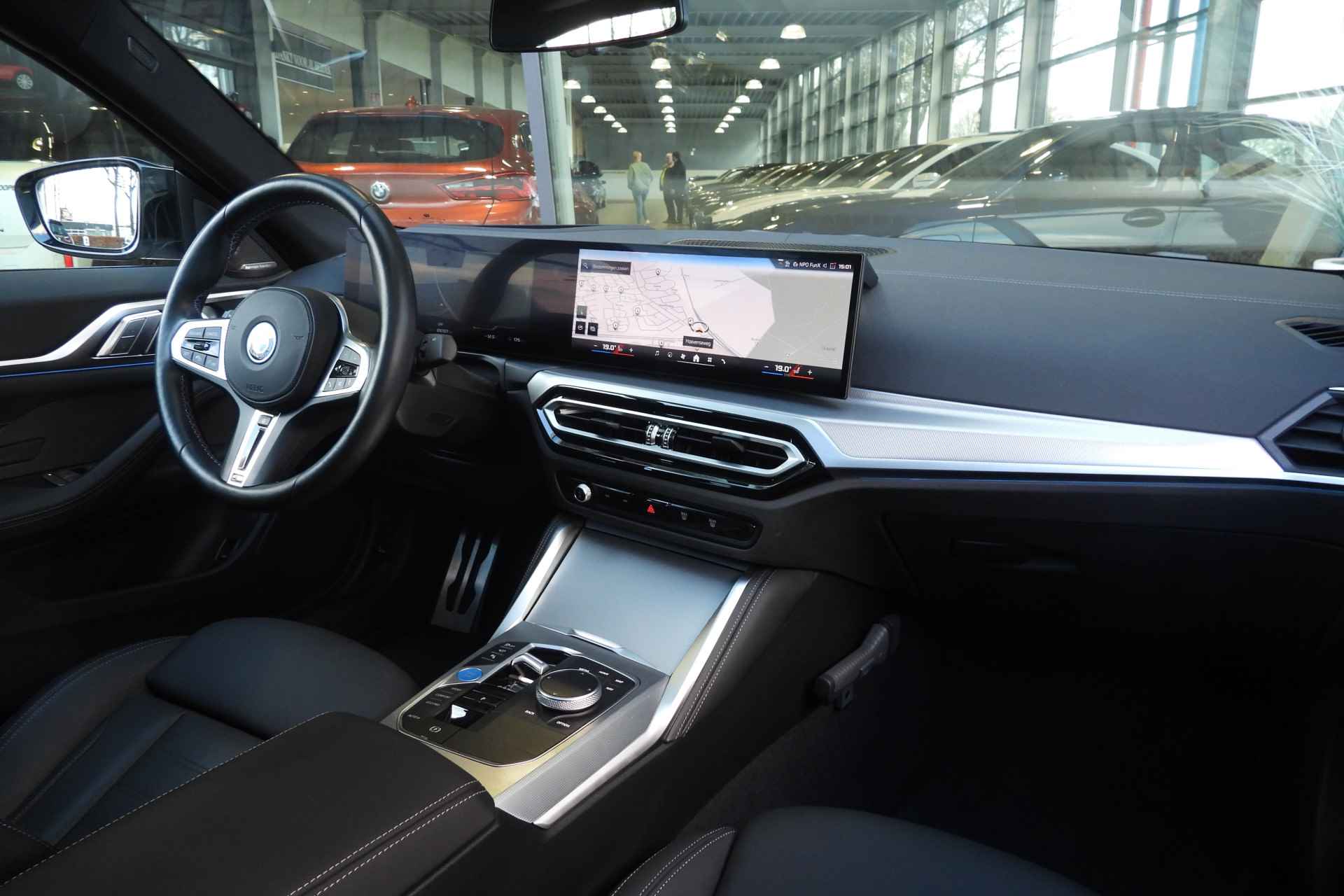 BMW i4 M50 High Executive / Schuif-kanteldak / Parking Assistant Plus / Comfort Access / Adaptief M Onderstel / Live Cockpit Professional - 34/51