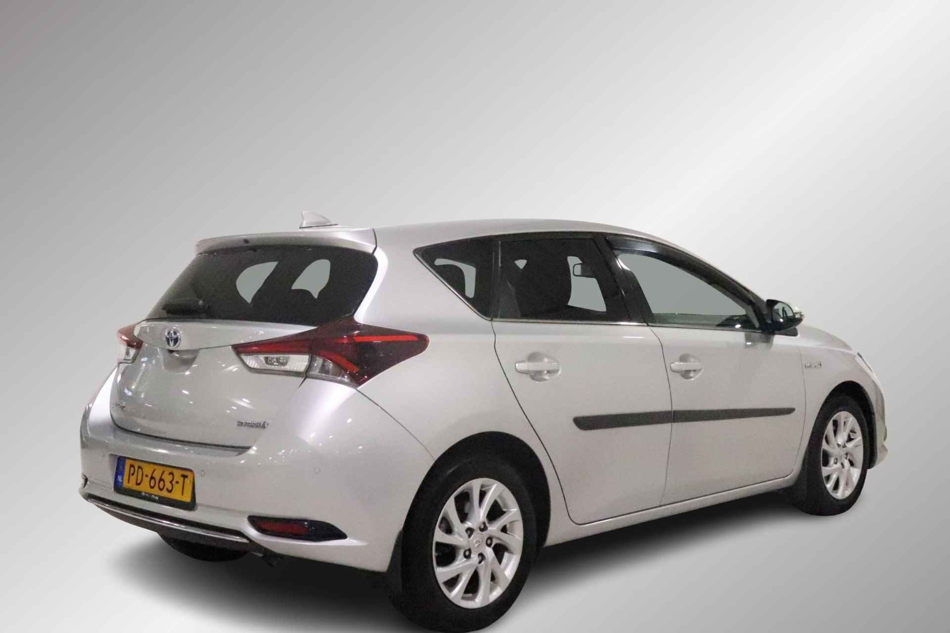 Toyota Auris 1.8 Hybrid Executive, Navigatie, Stoelverwarming, Cruise Control, Climate Control, Camera - 2/35