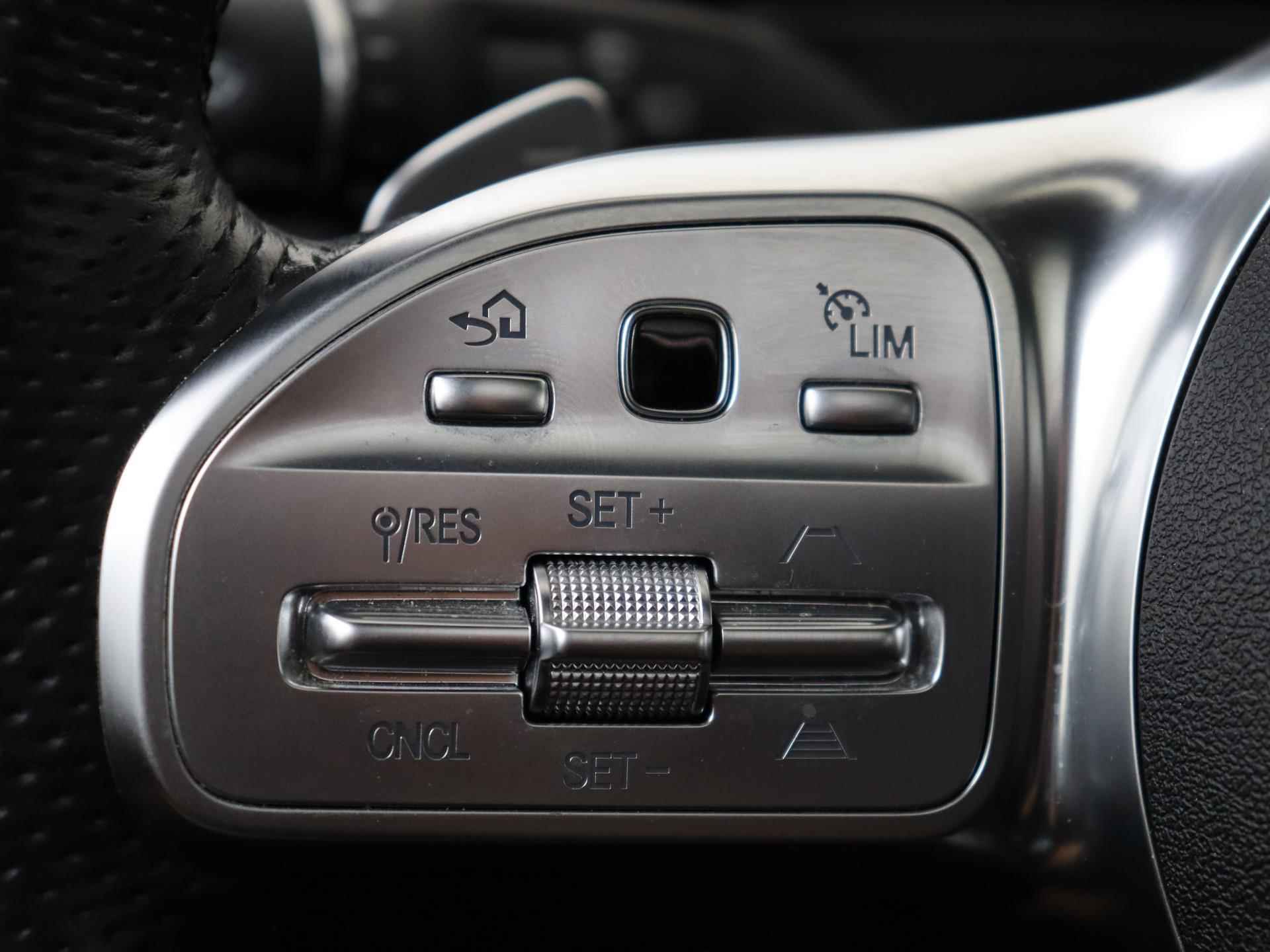 Mercedes-Benz EQC 400 4MATIC Business Solution AMG 80 kWh / Schuifdak/ Memory stoelen/ Nightpakket/ 21 Inch/ Rijassistentiepakket/ Head up display/ - 16/36