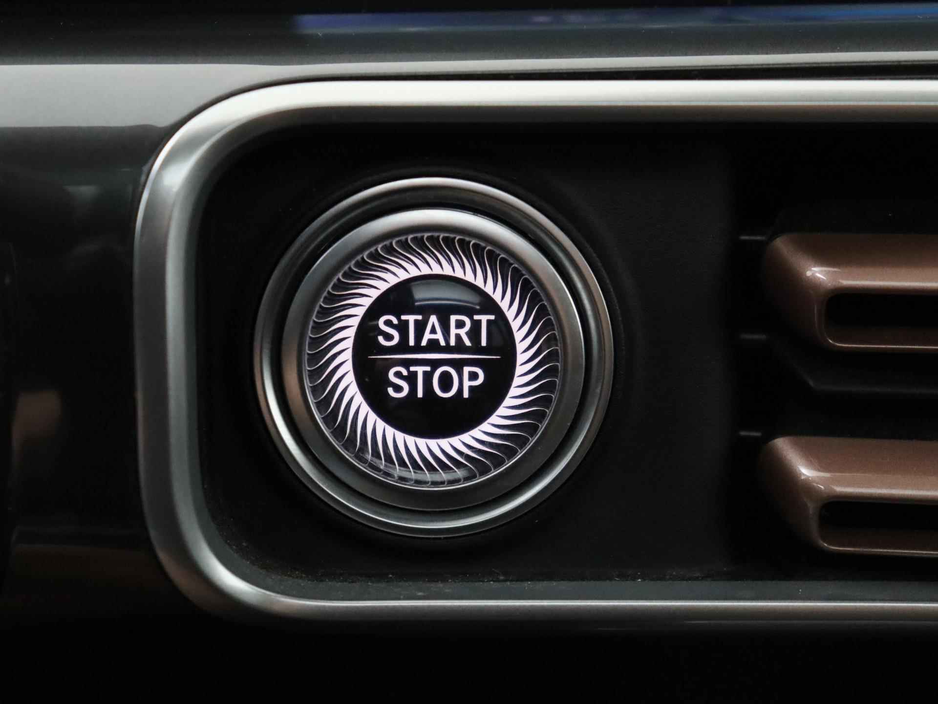Mercedes-Benz EQC 400 4MATIC Business Solution AMG 80 kWh / Schuifdak/ Memory stoelen/ Nightpakket/ 21 Inch/ Rijassistentiepakket/ Head up display/ - 24/36