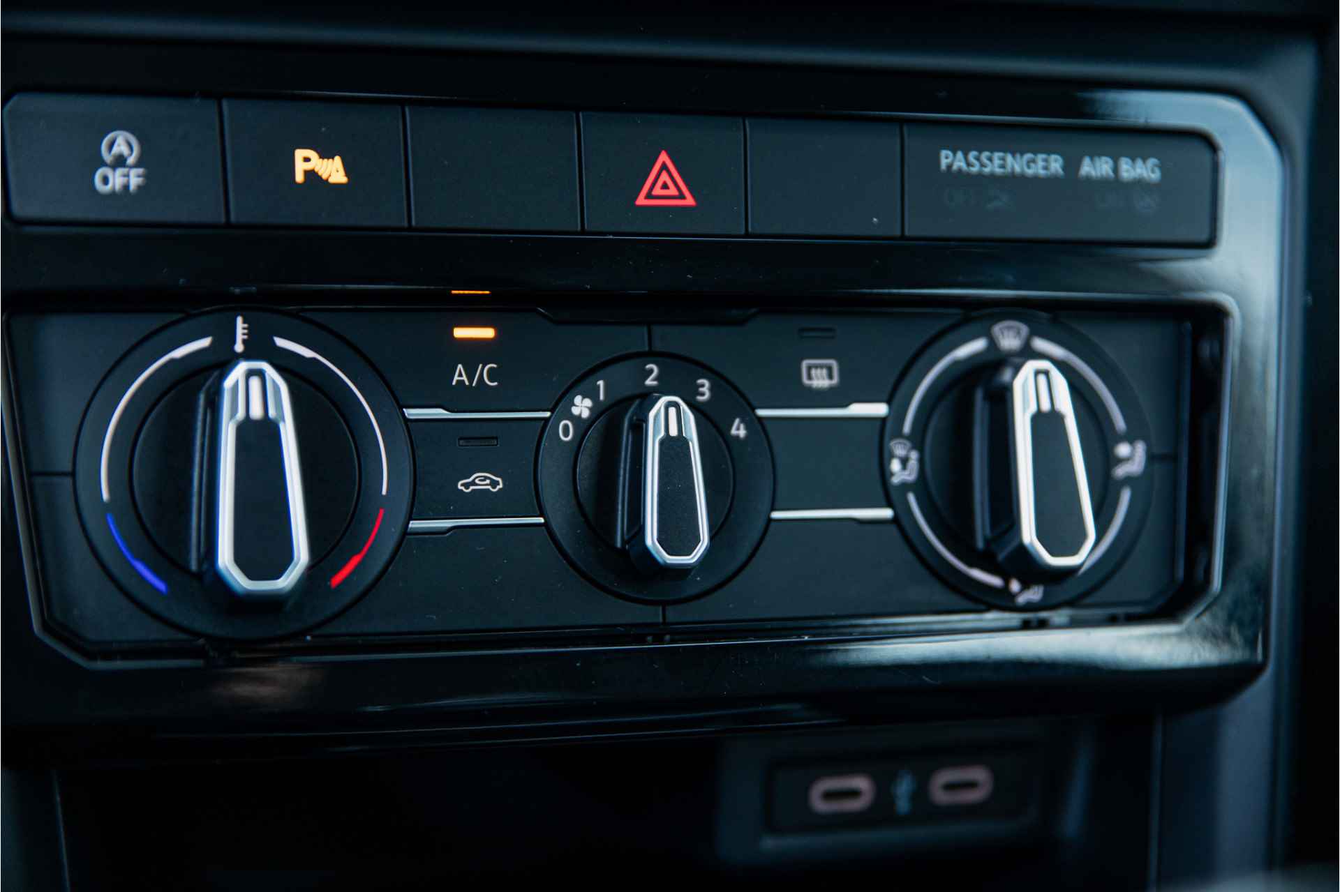 Volkswagen T-Cross Life 1.0 110pk | Cockpit Pro | Navigatie | Adapt. Cruise | Carplay - 28/37