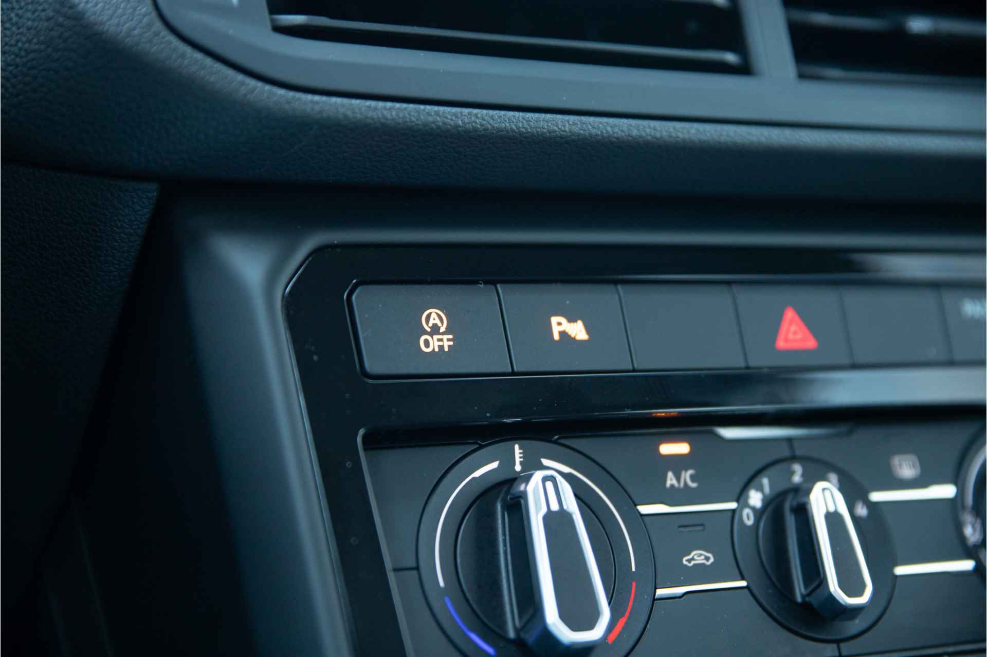Volkswagen T-Cross Life 1.0 110pk | Cockpit Pro | Navigatie | Adapt. Cruise | Carplay - 30/37