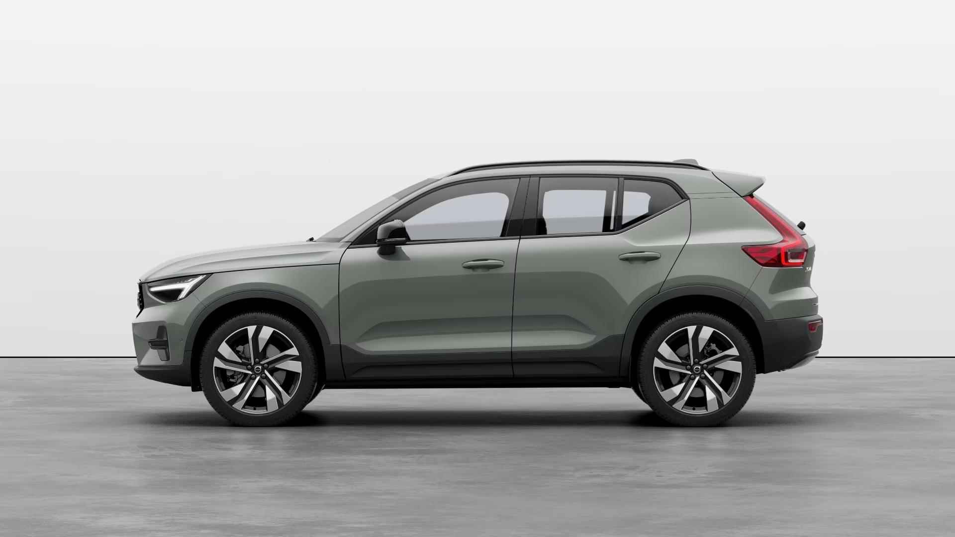 Volvo XC40 B4 AUT7 197PK Plus Dark, **Direct leverbaar** Sage Green, Microtech/Nubuck Charcoal, PAnoramadak, Harman KArdon, 20" Lichtmetalen velgen, Driver Assist & Awareness, Climate Pack, 360 graden ronromzicht camera - 6/8