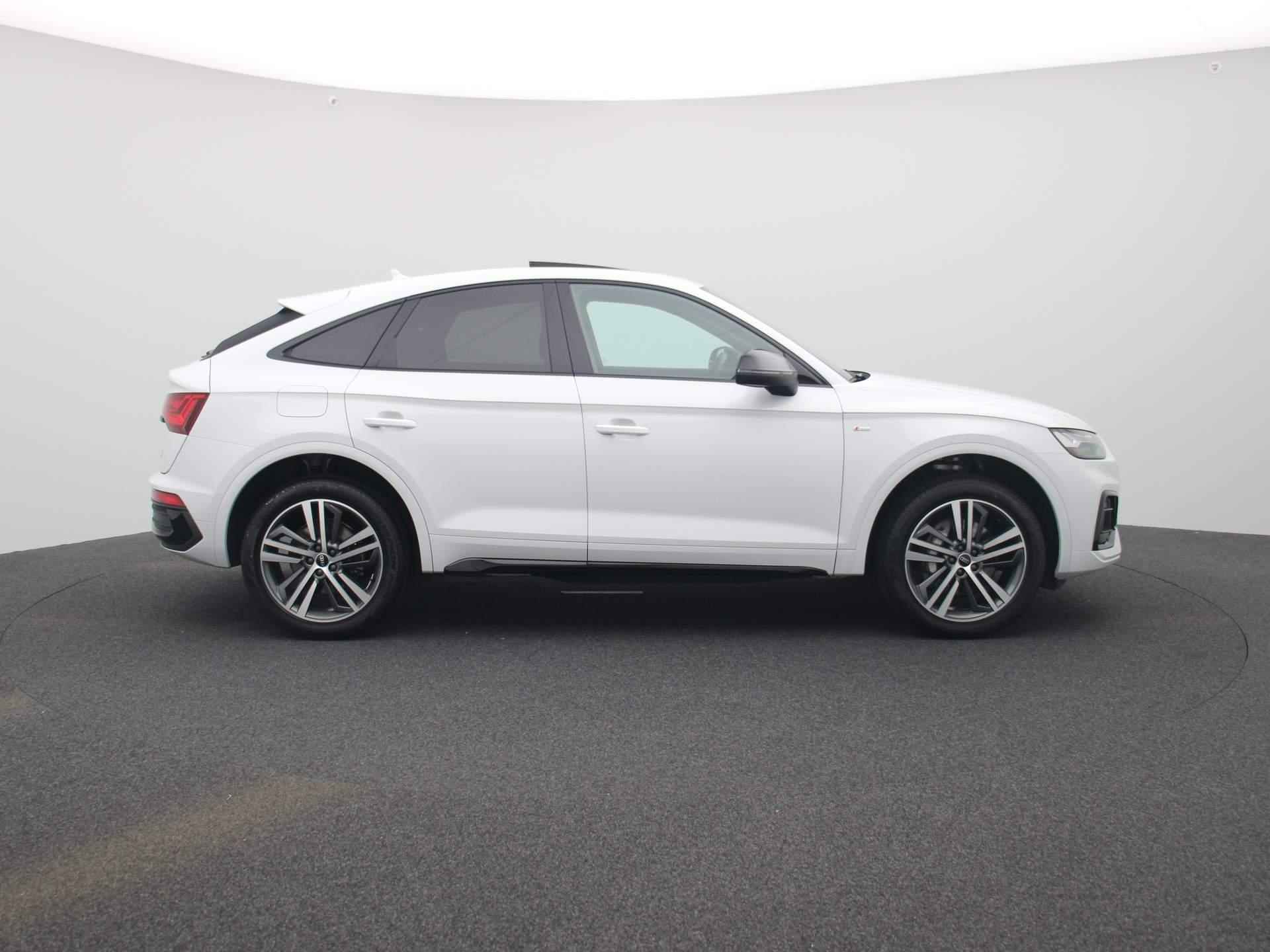 Audi Q5 Sportback 50 TFSI e S edition Competition 299 PK | S-line | Automaat | Navigatie | Camera | Panoramadak | Cruise Control | Climate Control | Stoelverwarming | Virtual Cockpit | LED Matrix | Lichtmetalen velgen | Privacy glass | - 6/49