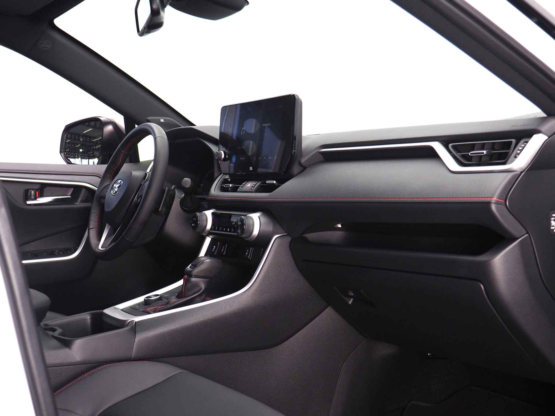 Toyota RAV4 2.5 Plug-in Hybrid AWD Bi-Tone Plus | 360° Camera | Dodehoekdetectie | Noodremassistent | JBL | Adaptive Cruise Control | Actieve parkeersensoren | Lane Assist | Achteropkomend verkeer waarschuwing | Inc. 220v Laadkabel - 15/44