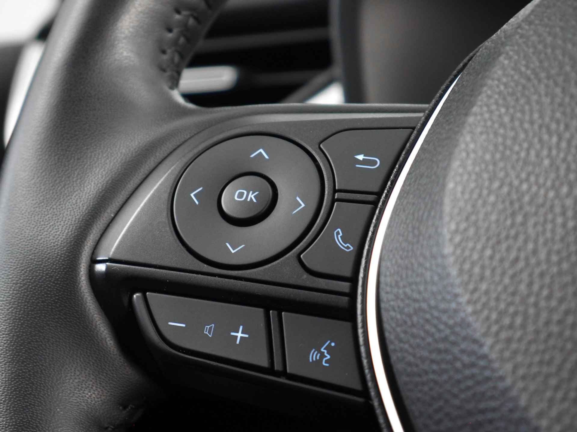 Toyota RAV4 2.5 Plug-in Hybrid AWD Bi-Tone Plus | 360° Camera | Dodehoekdetectie | Noodremassistent | JBL | Adaptive Cruise Control | Actieve parkeersensoren | Lane Assist | Achteropkomend verkeer waarschuwing | Inc. 220v Laadkabel - 19/44