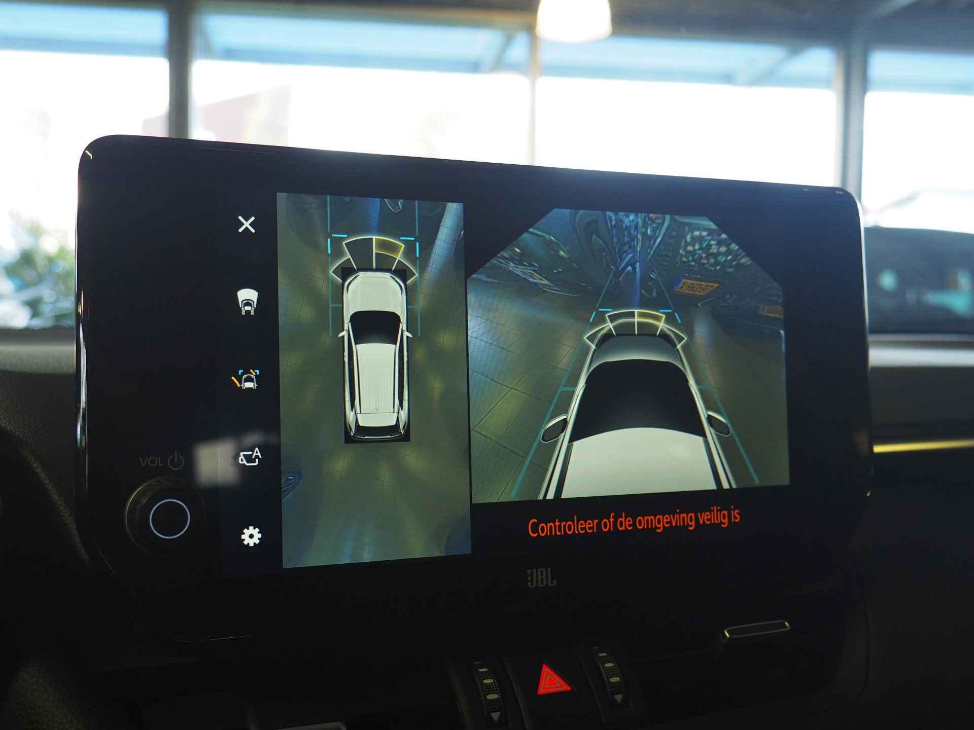 Toyota RAV4 2.5 Plug-in Hybrid AWD Bi-Tone Plus | 360° Camera | Dodehoekdetectie | Noodremassistent | JBL | Adaptive Cruise Control | Actieve parkeersensoren | Lane Assist | Achteropkomend verkeer waarschuwing | Inc. 220v Laadkabel - 36/44