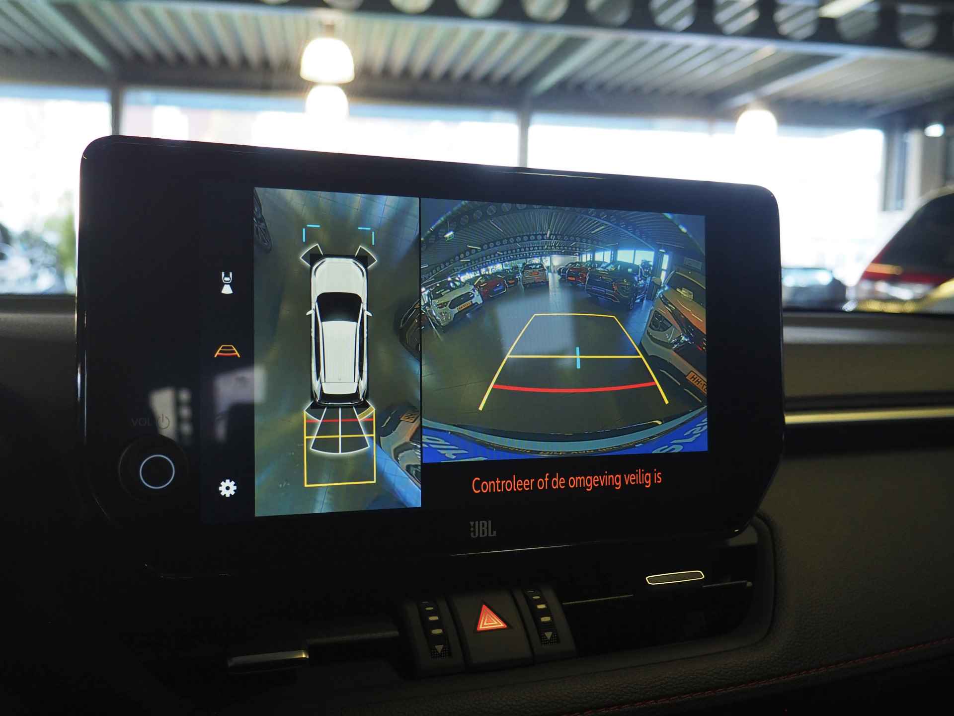 Toyota RAV4 2.5 Plug-in Hybrid AWD Bi-Tone Plus | 360° Camera | Dodehoekdetectie | Noodremassistent | JBL | Adaptive Cruise Control | Actieve parkeersensoren | Lane Assist | Achteropkomend verkeer waarschuwing | Inc. 220v Laadkabel - 37/44