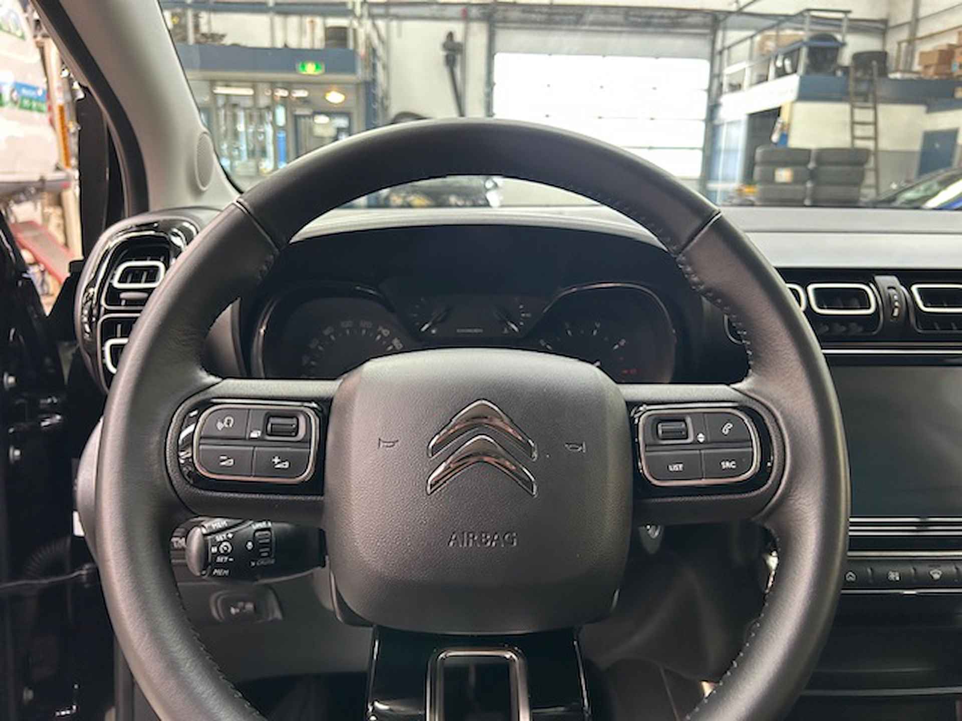 Citroen C3 Aircross 1.2 PureTech 110pk Feel | Airco | Navigatie | Apple carplay / Android auto | All season banden | NAP | Rijklaar prijs! - 15/22