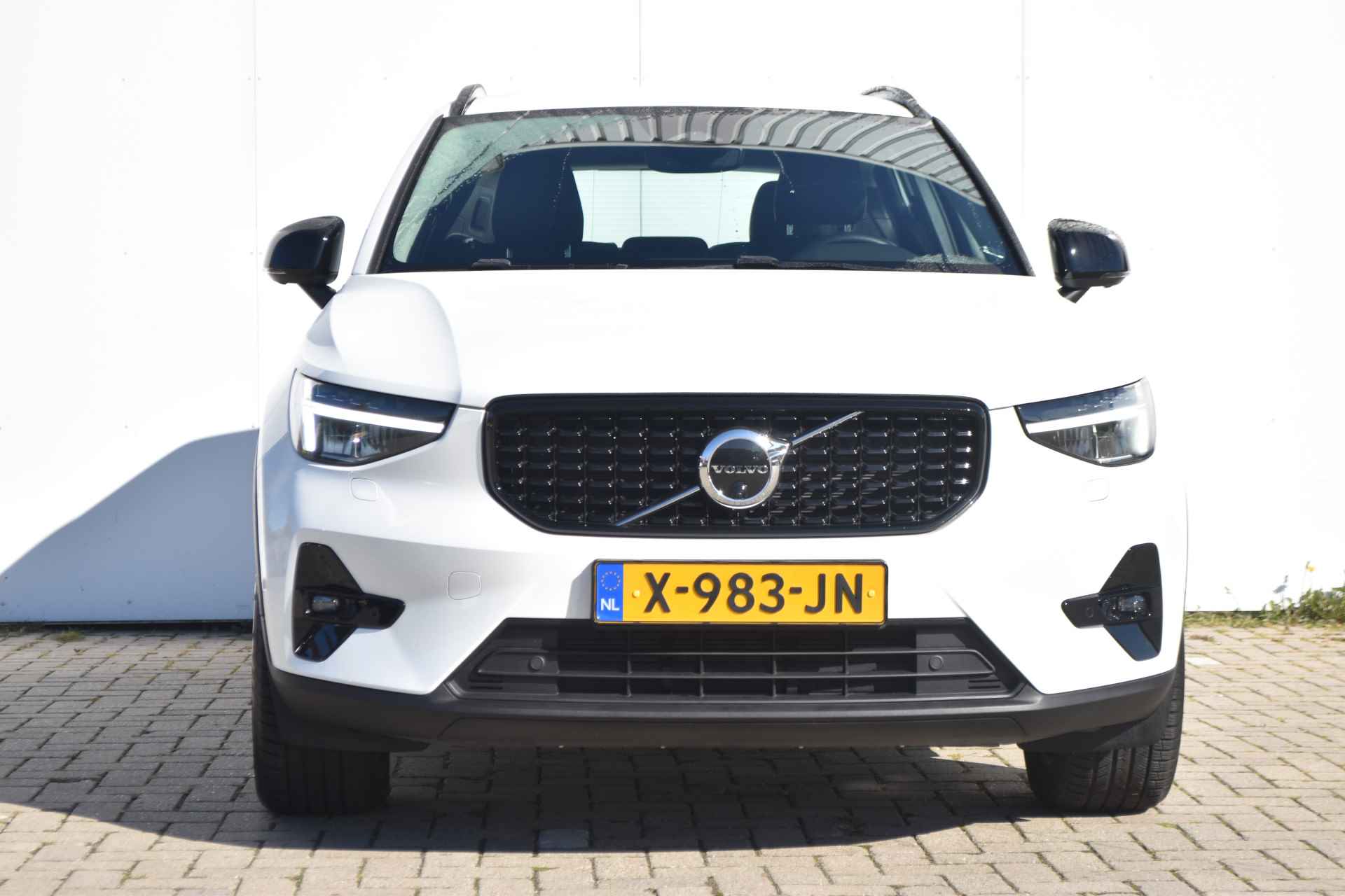 Volvo XC40 B3 Plus Dark #Trekhaak #HarmanKardon #CrystalWhite! - 2/35