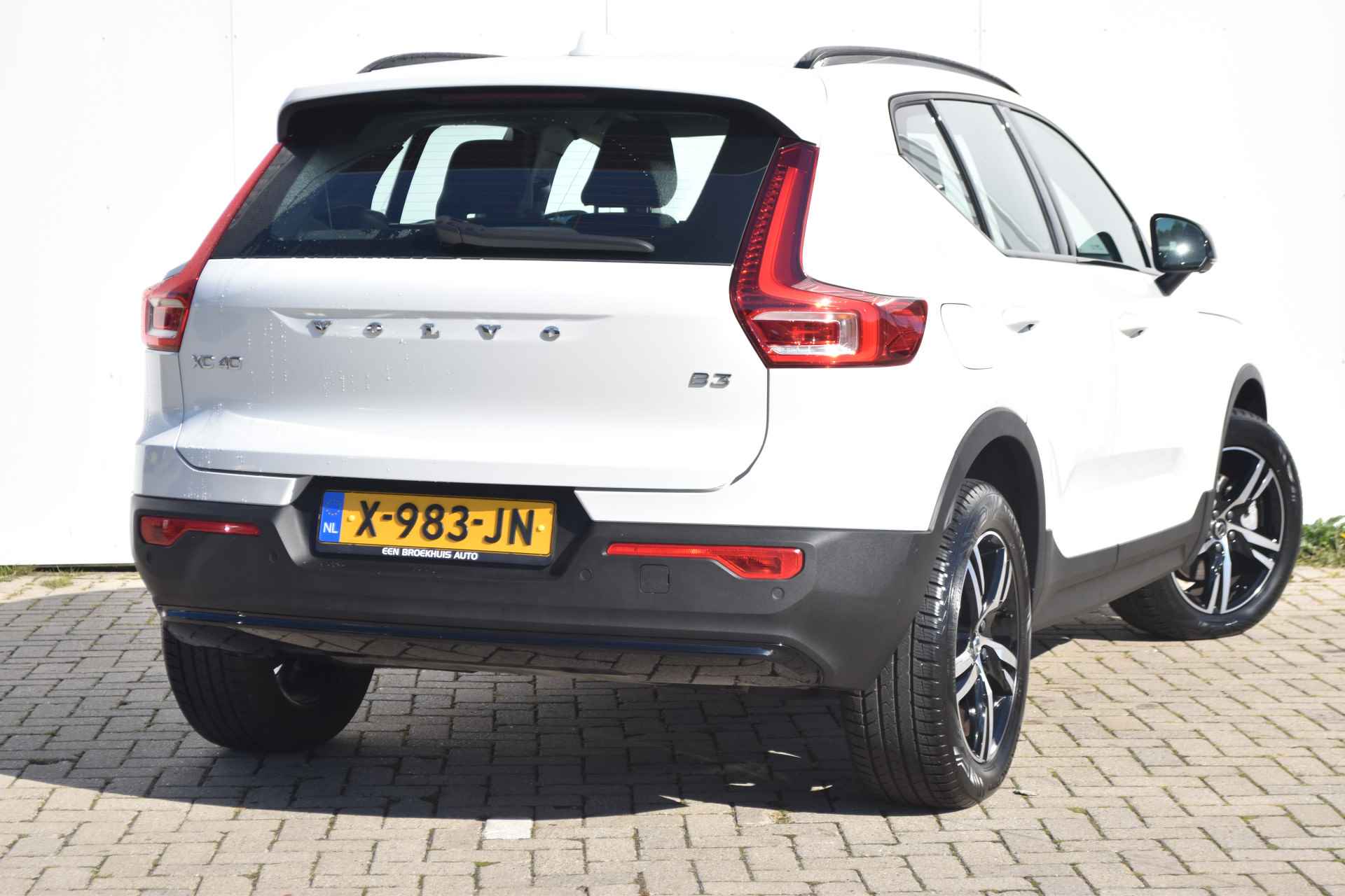 Volvo XC40 B3 Plus Dark #Trekhaak #HarmanKardon #CrystalWhite! - 7/35