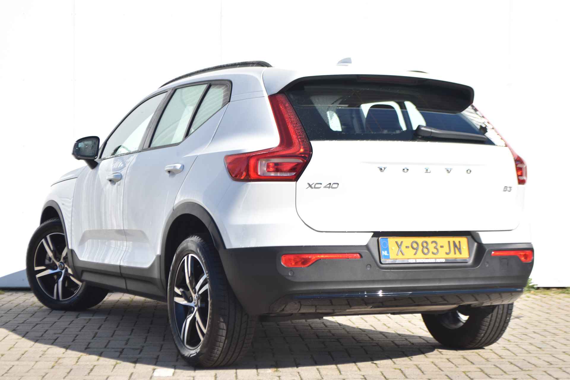 Volvo XC40 B3 Plus Dark #Trekhaak #HarmanKardon #CrystalWhite! - 8/35