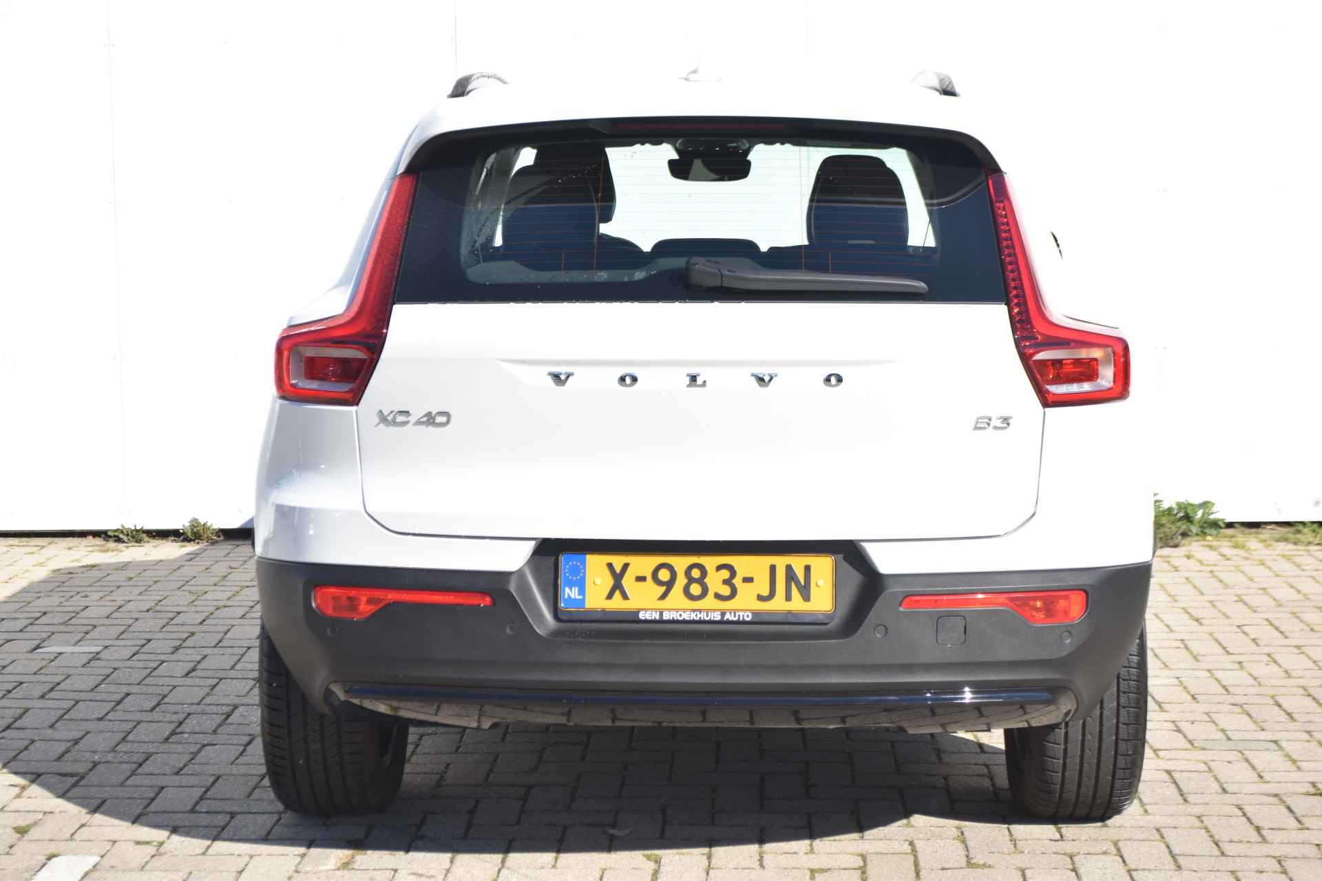 Volvo XC40 B3 Plus Dark #Trekhaak #HarmanKardon #CrystalWhite! - 9/35