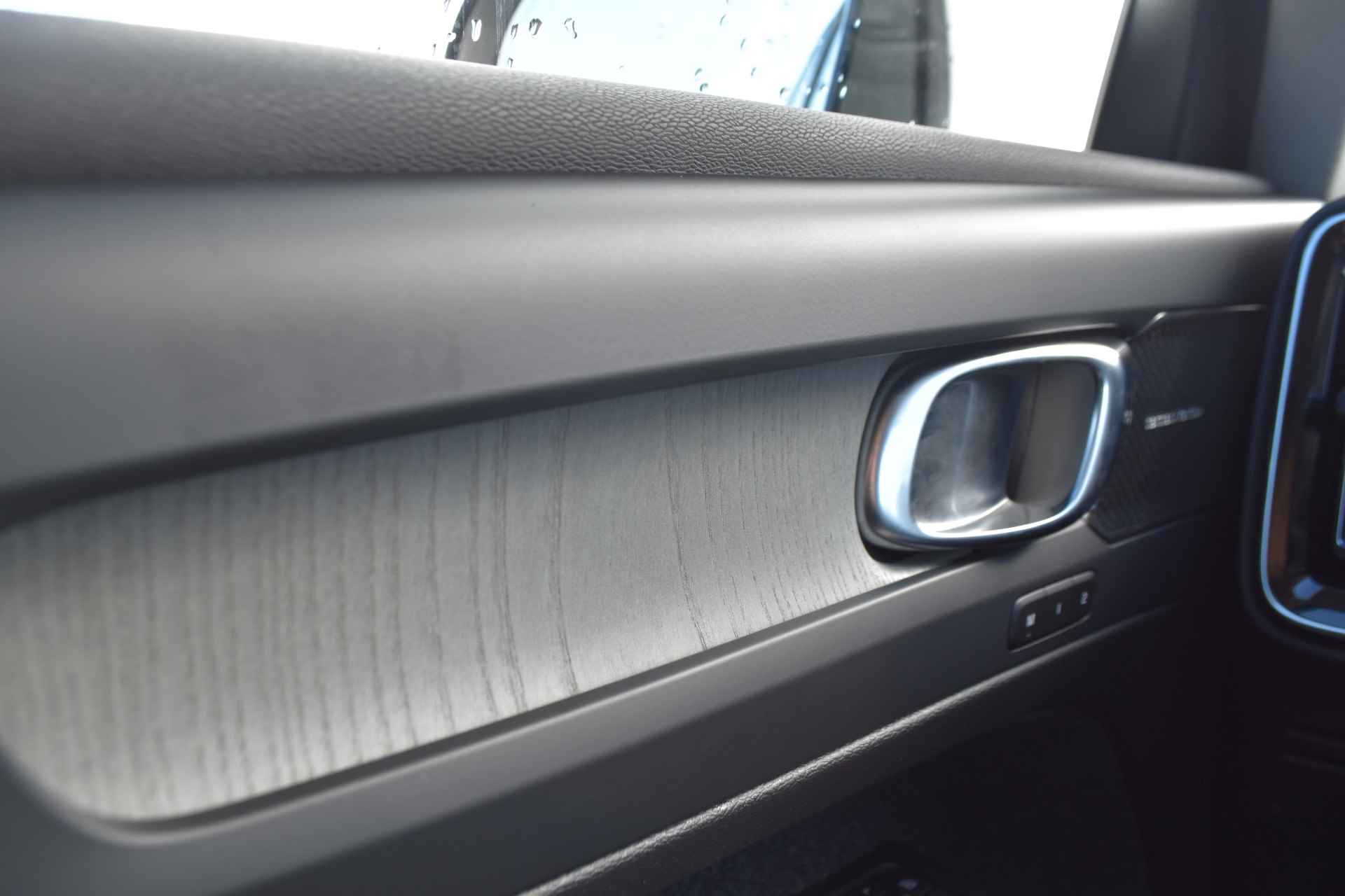 Volvo XC40 B3 Plus Dark #Trekhaak #HarmanKardon #CrystalWhite! - 35/35