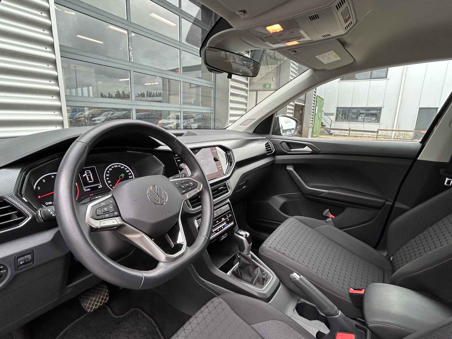 Volkswagen T-Cross 1.0 TSI 110 pk Life 7-DSG | Navigatie | Parkeersensoren | Cruise control adaptief | - 12/31