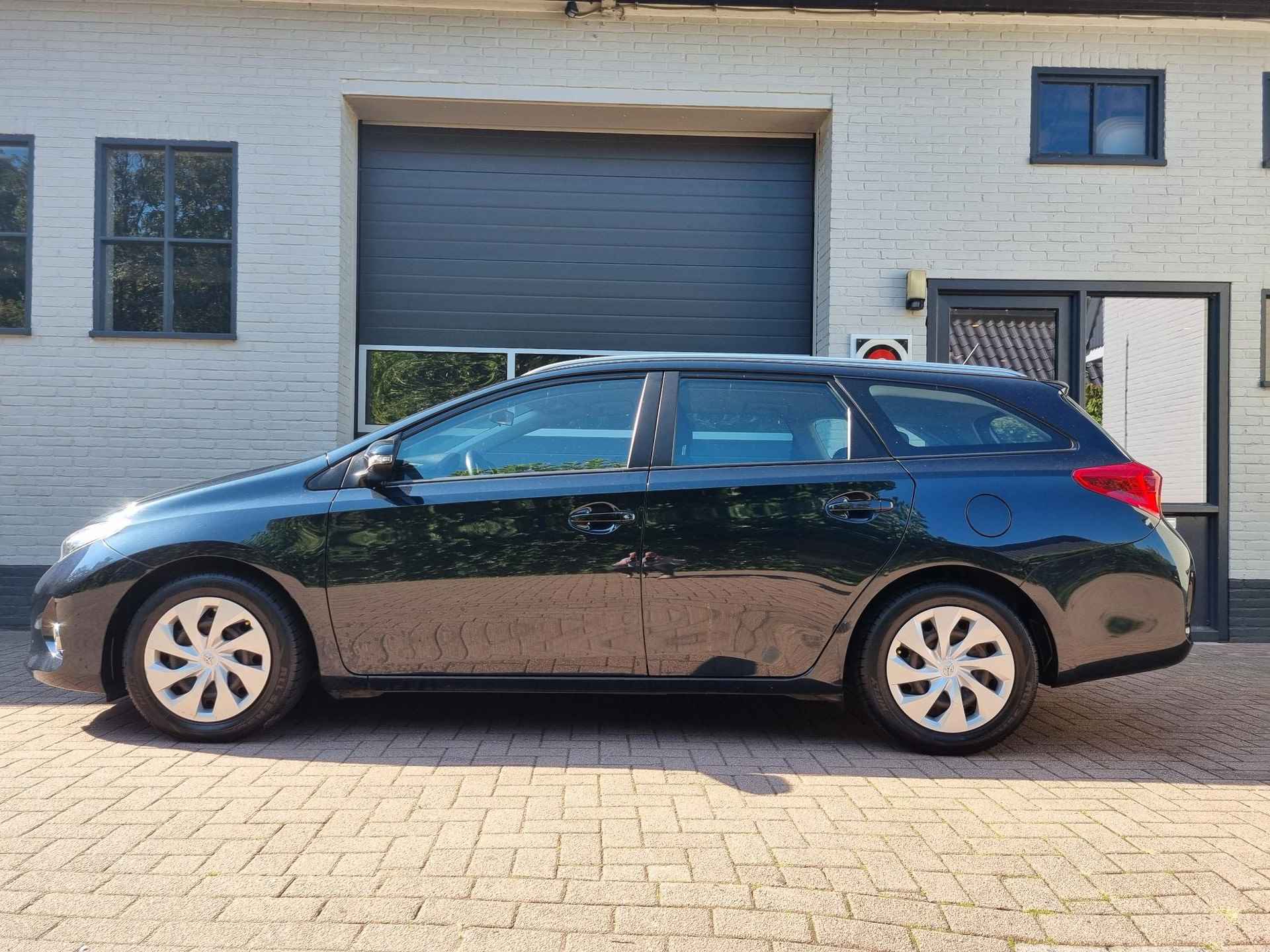 Toyota Auris 1.6 Aspiration Aut. / TREKHAAK / CRUISE  / CAMERA - 2/21