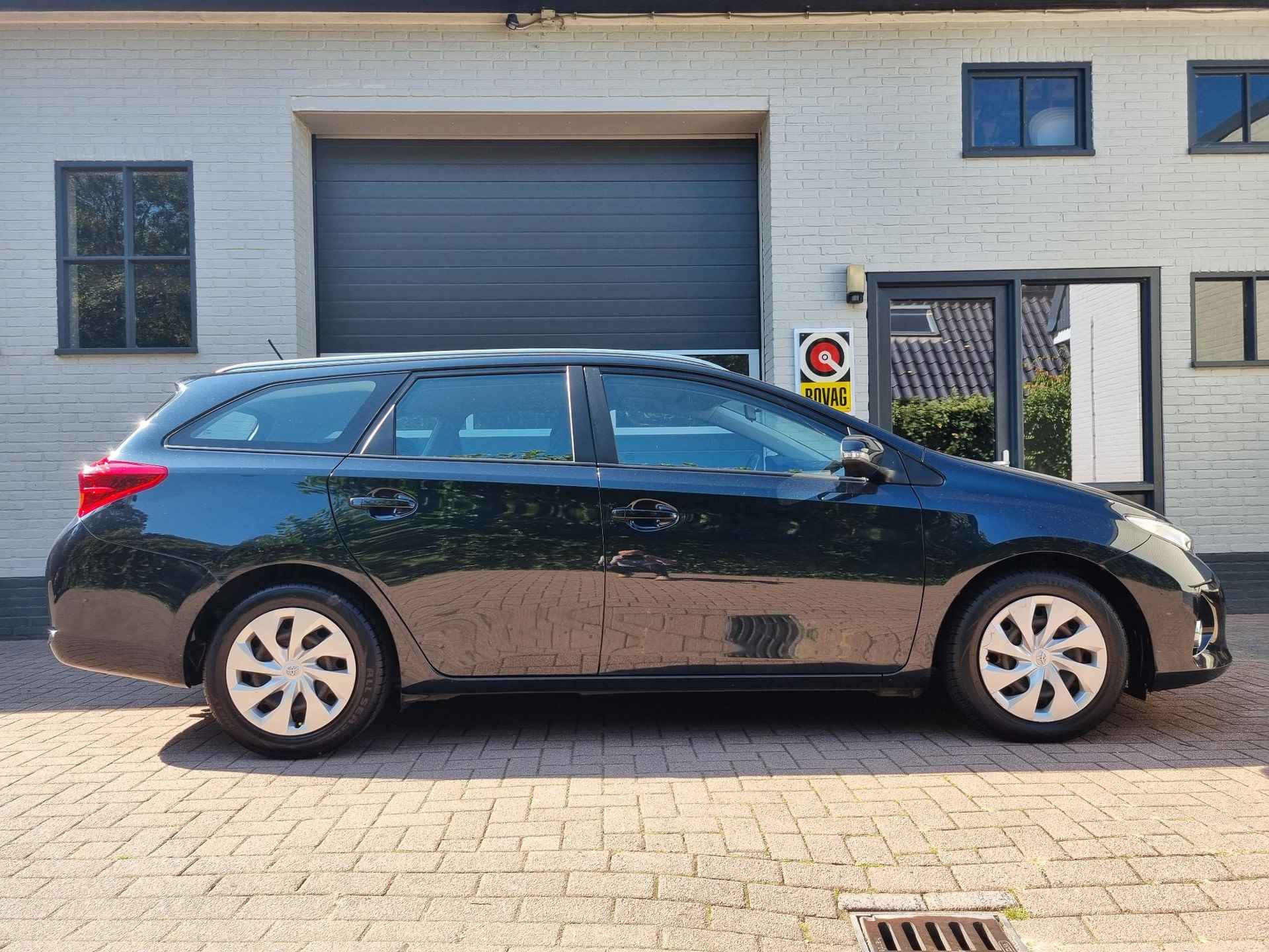 Toyota Auris 1.6 Aspiration Aut. / TREKHAAK / CRUISE  / CAMERA - 4/21