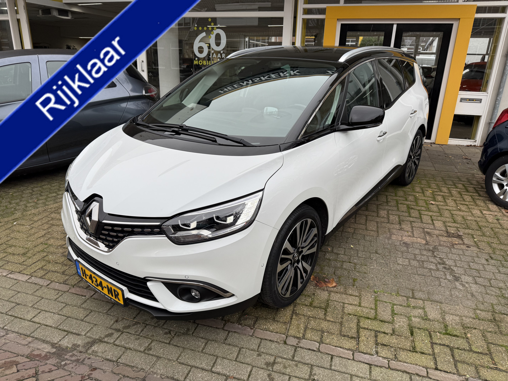 Renault Grand Scénic 1.3 TCe Initiale Paris PANORAMADAK CAMERA PARKSENSOREN AUTOM INPARKEREN TREKHAAK LICHTMETALEN VELGEN 20 " LEDEREN BEKLEDING MASSAGE STOEL