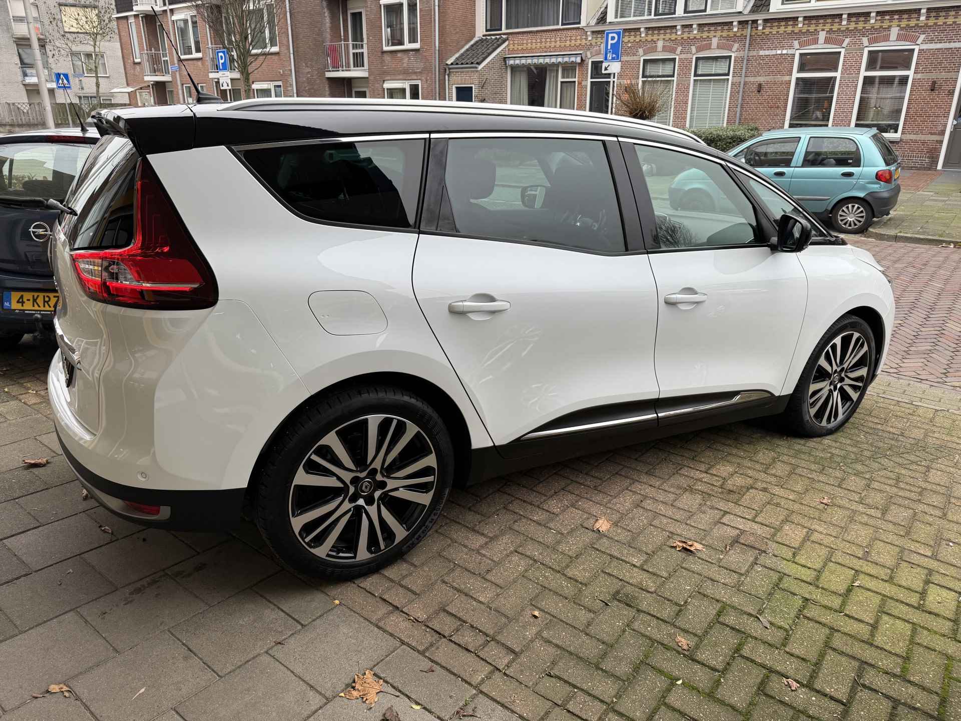 Renault Grand Scénic 1.3 TCe Initiale Paris PANORAMADAK CAMERA PARKSENSOREN AUTOM INPARKEREN TREKHAAK LICHTMETALEN VELGEN 20 " LEDEREN BEKLEDING MASSAGE STOEL - 12/37