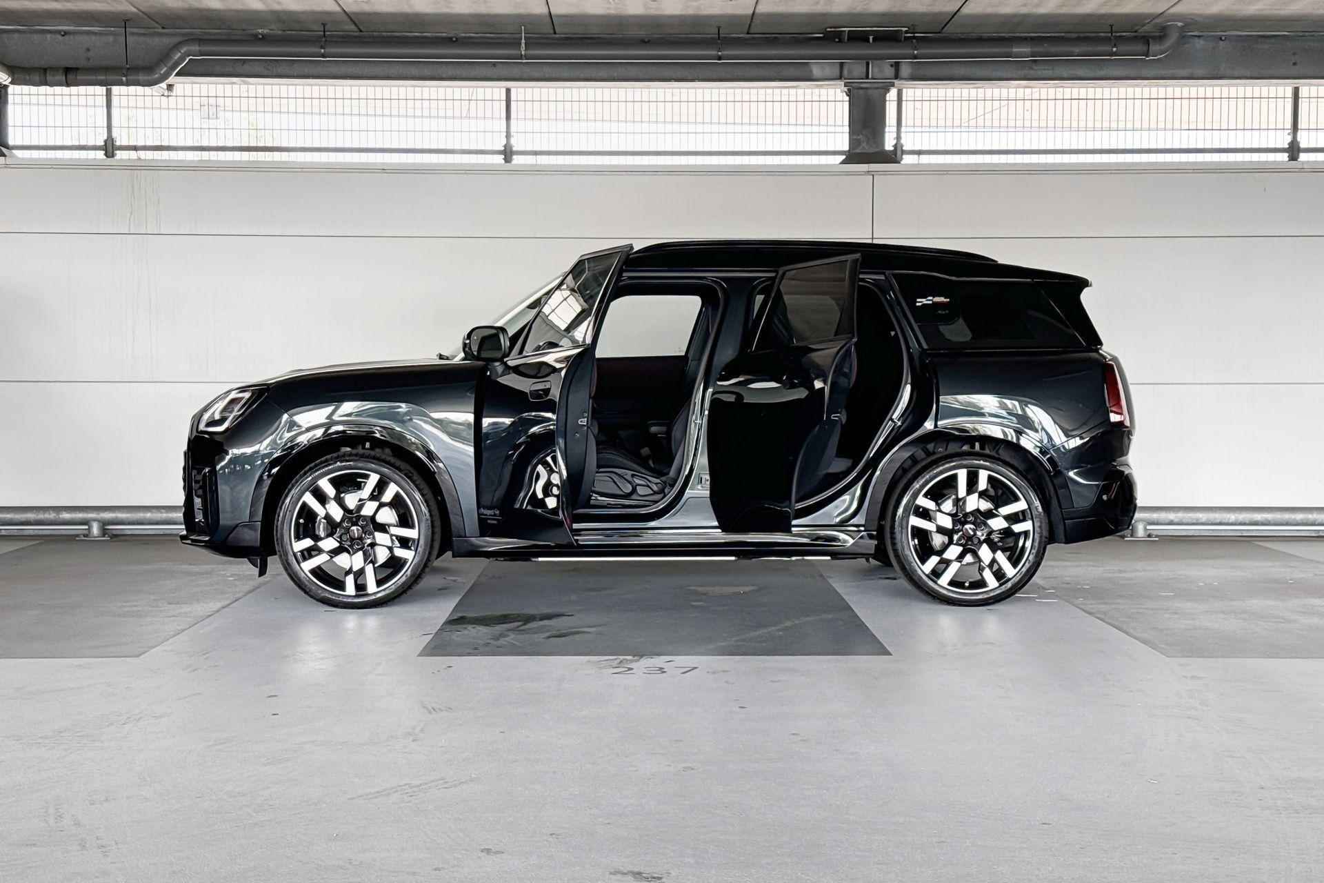 MINI Countryman Electric SE ALL4 John Cooper Works 66.5 kWh | Pakket S | Dak en spiegelkappen in Jetblack - 3/23