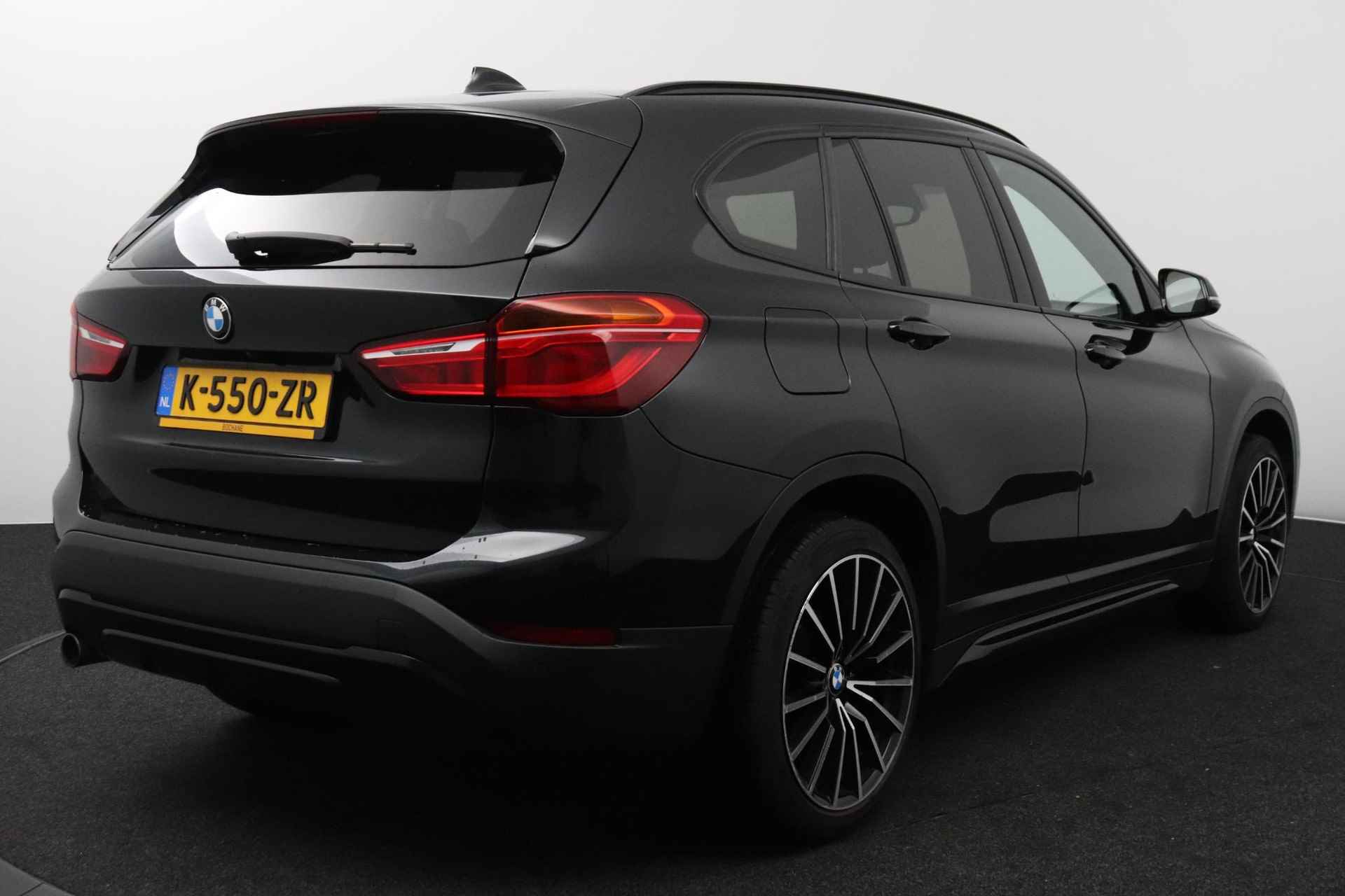 BMW X1 sDrive18i High Executive | PANORAMADAK | LEDER | NAVIGATIE | - 3/48