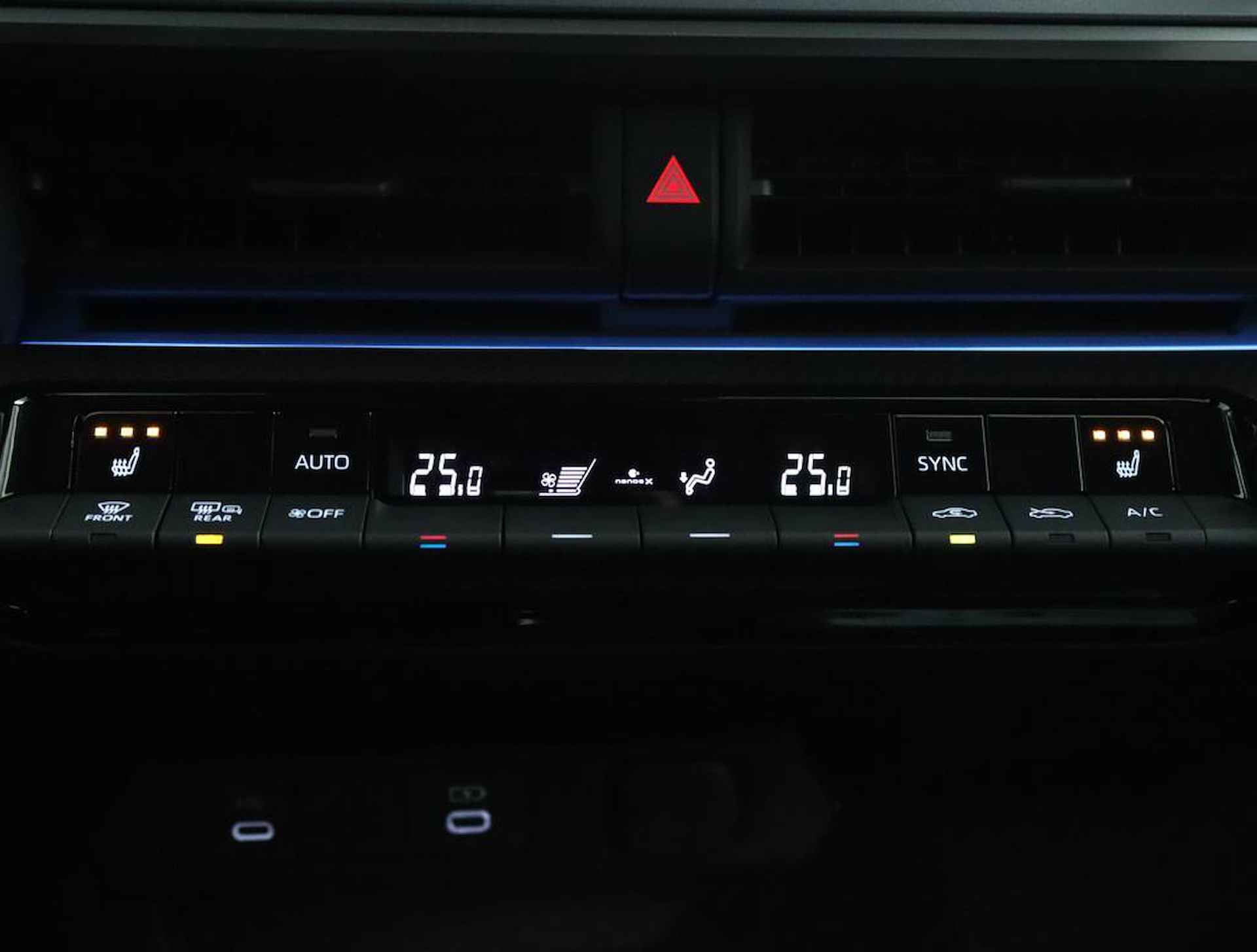 Toyota Prius 2.0 Plug-in Executive | Apple CarPlay | Android Auto |  Adaptive Cruise Control | 19" lichtmetalen velgen | Parkeersensoren | Achteruitrijcamera | - 7/53