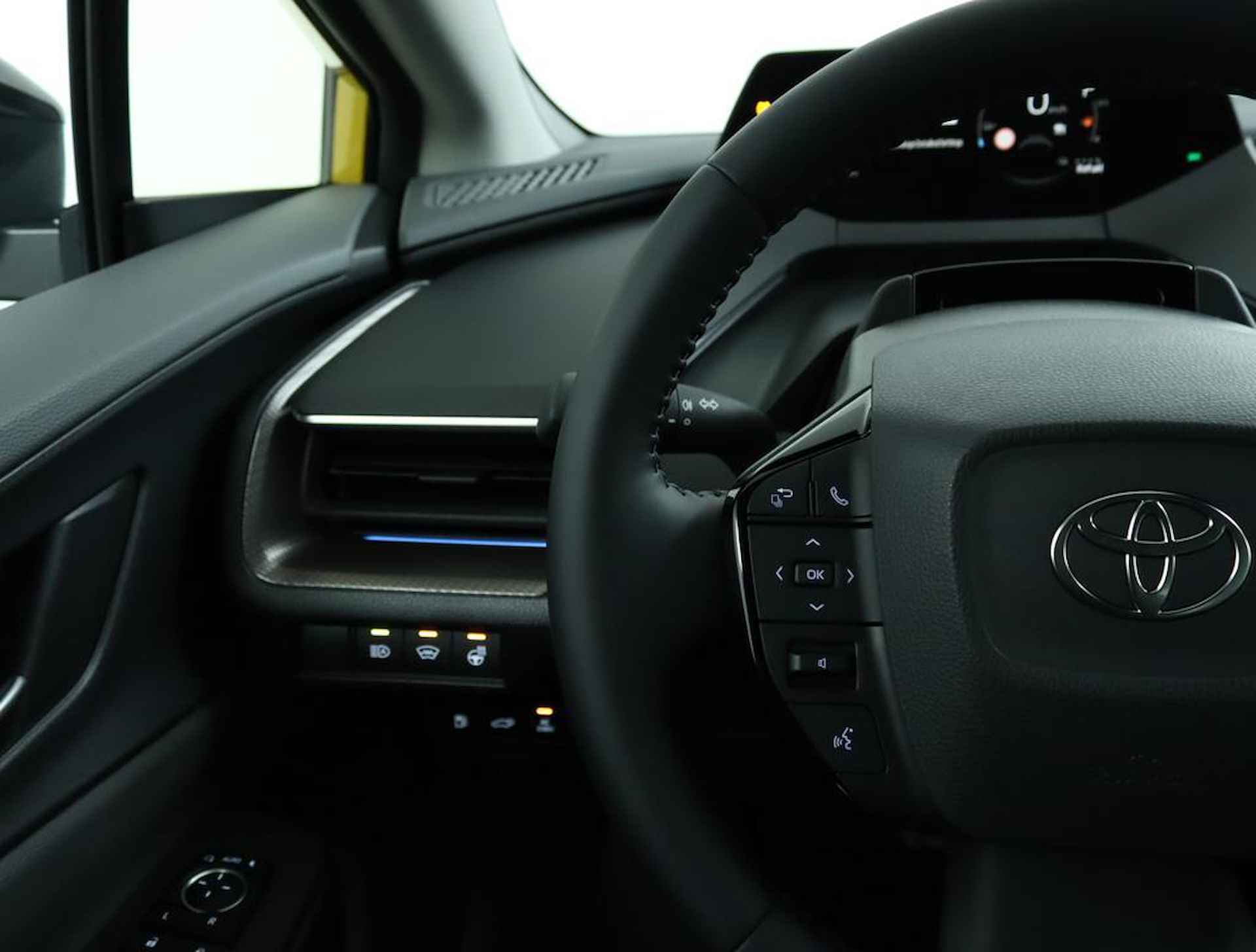 Toyota Prius 2.0 Plug-in Executive | Apple CarPlay | Android Auto |  Adaptive Cruise Control | 19" lichtmetalen velgen | Parkeersensoren | Achteruitrijcamera | - 19/53