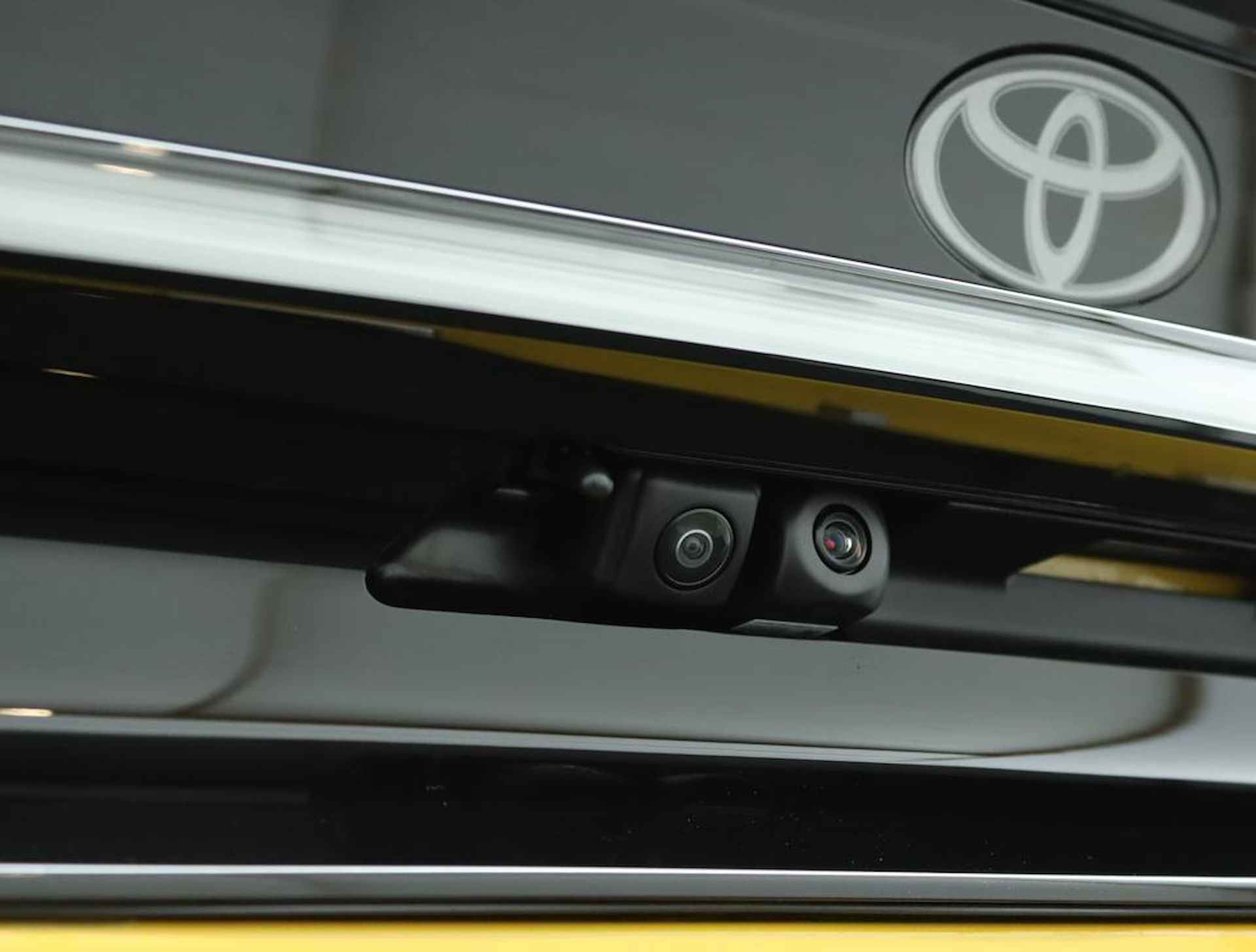 Toyota Prius 2.0 Plug-in Executive | Apple CarPlay | Android Auto |  Adaptive Cruise Control | 19" lichtmetalen velgen | Parkeersensoren | Achteruitrijcamera | - 38/53