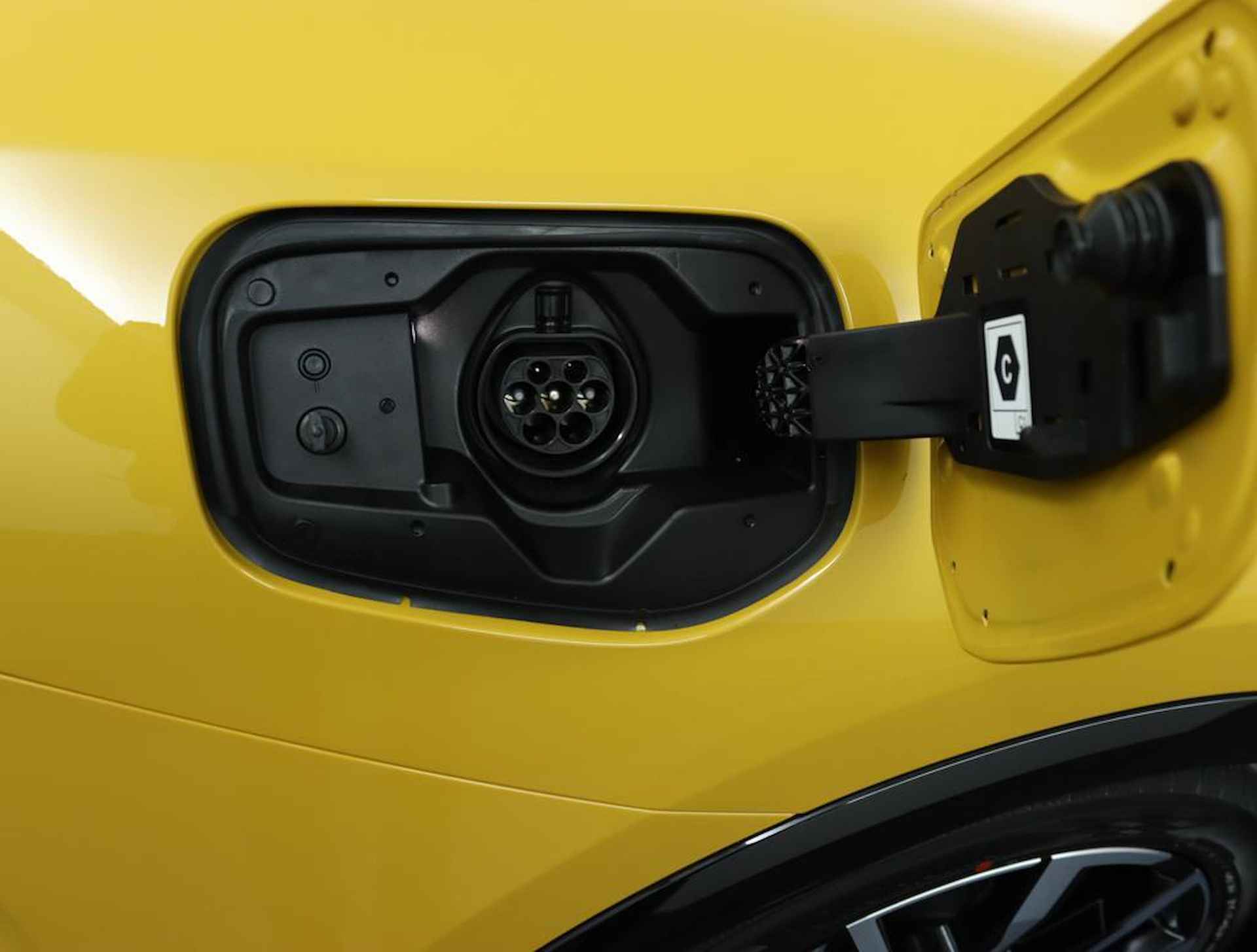 Toyota Prius 2.0 Plug-in Executive | Apple CarPlay | Android Auto |  Adaptive Cruise Control | 19" lichtmetalen velgen | Parkeersensoren | Achteruitrijcamera | - 43/53