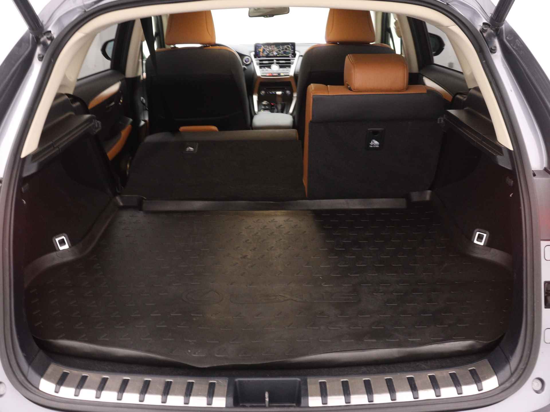 Lexus NX 300h AWD Executive Line Limited | Navigatie | Camera | Parkeersensoren | Stoelverwarming | Leder | LM velgen | - 39/47