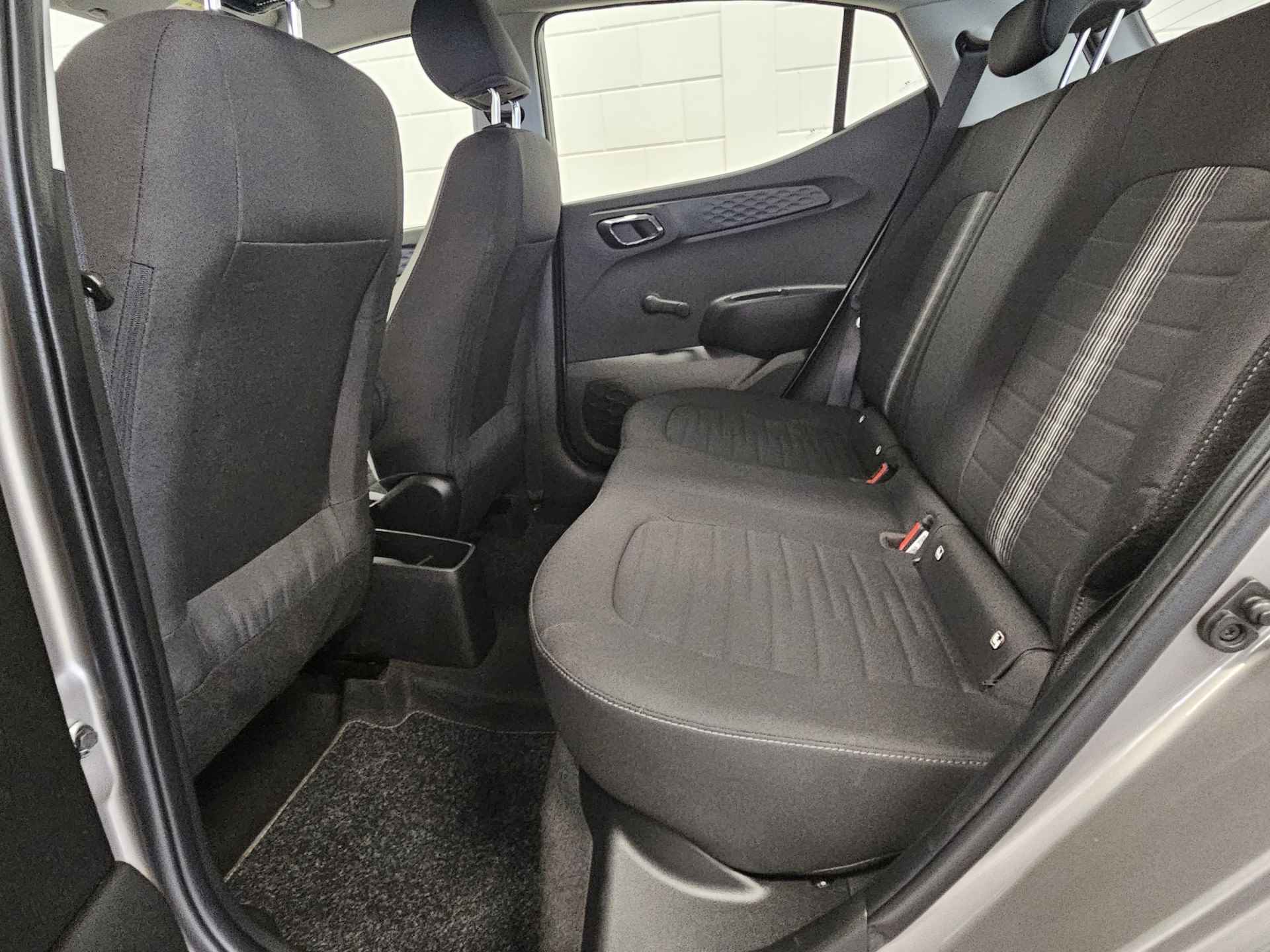 Hyundai i10 1.0 Comfort APPLE / ANDROID NAVIGATIE | AIRCONDITIONING | ZUINIGE AUTO! - 17/31