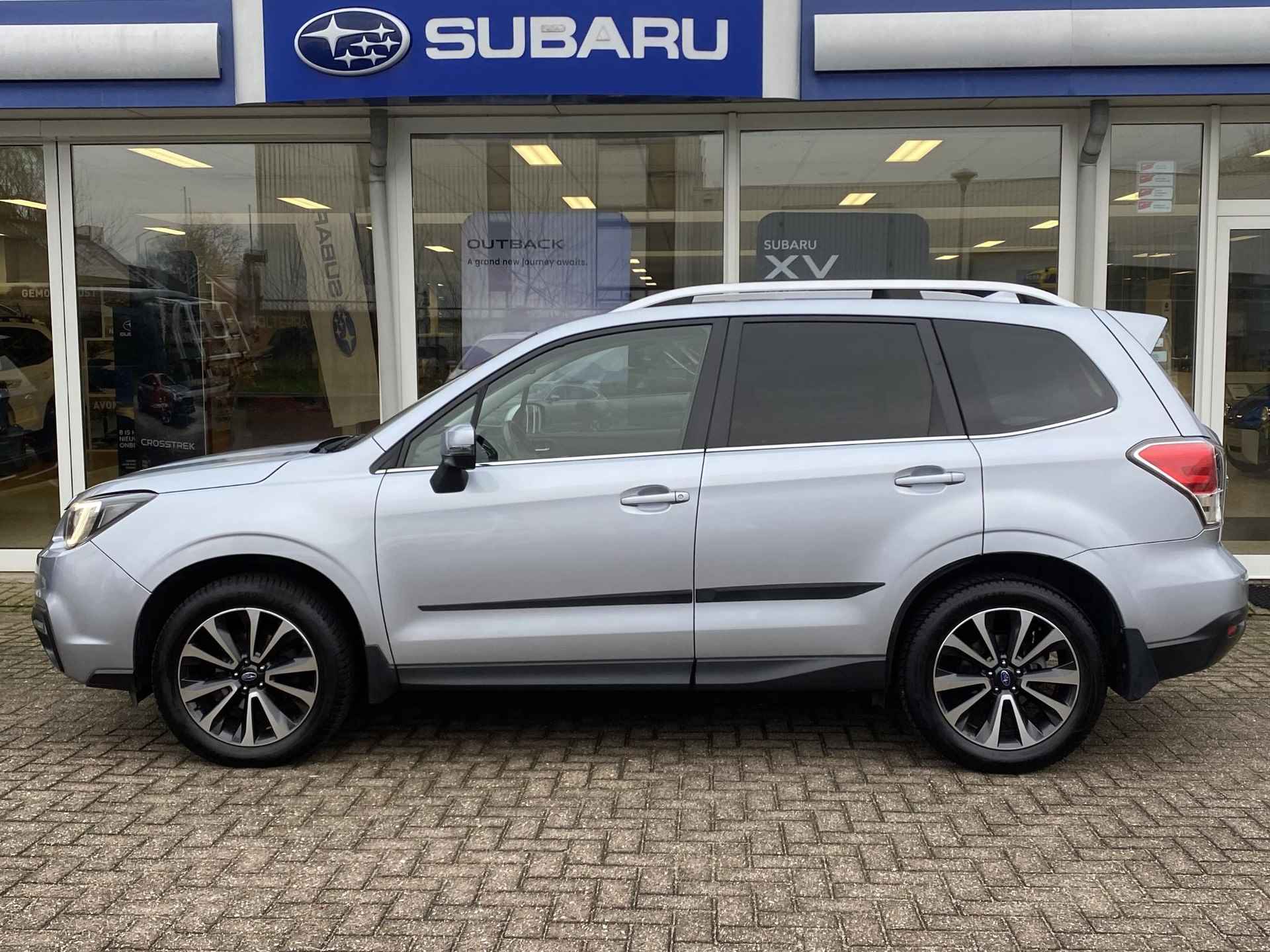 Subaru Forester 2.0 Premium | Navigatie | Achteruitrijcamera | Stoelverwarming voor | Keyless Entry | Panoramadak | Trekhaak | - 4/43