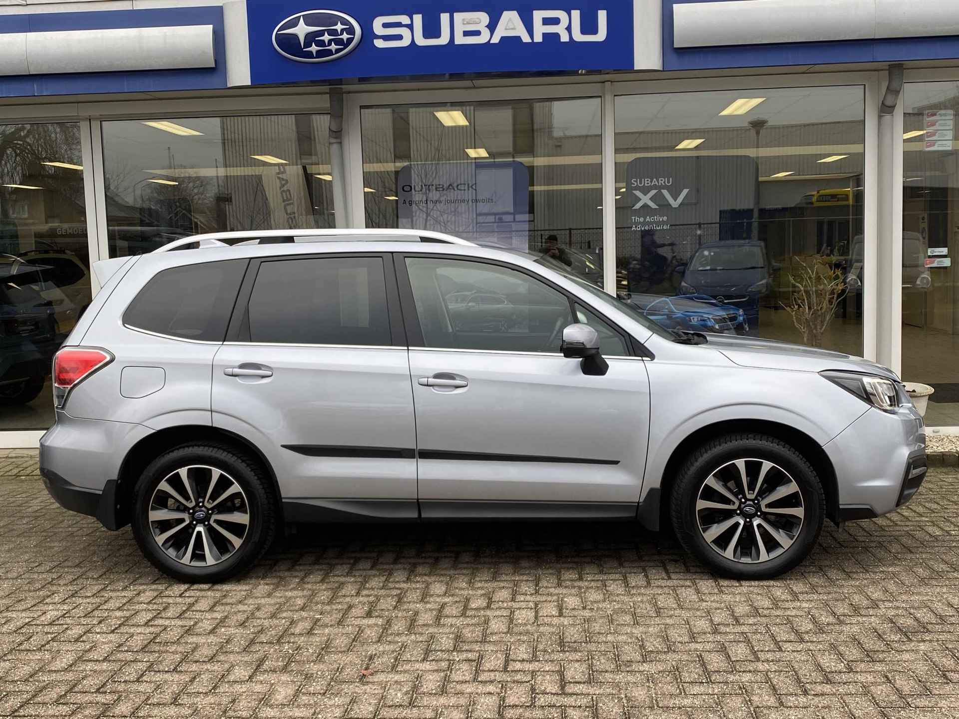 Subaru Forester 2.0 Premium | Navigatie | Achteruitrijcamera | Stoelverwarming voor | Keyless Entry | Panoramadak | Trekhaak | - 31/43