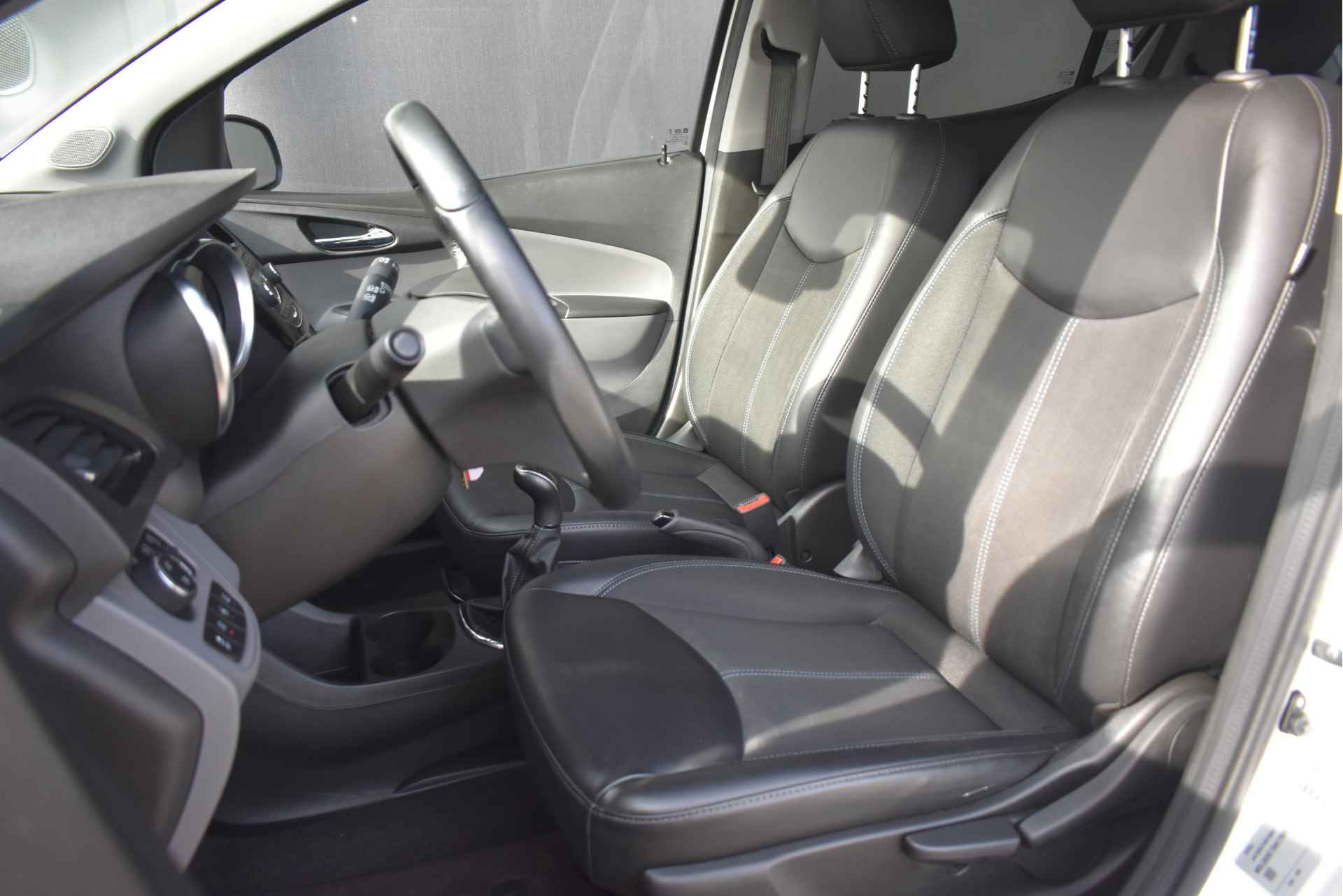 Opel KARL 1.0 Innovation | Half-Leder | Parkeersensoren | Climate Control | Bluetooth | Cruise Control | 15" LMV | Dealeronderhouden | !! - 8/31
