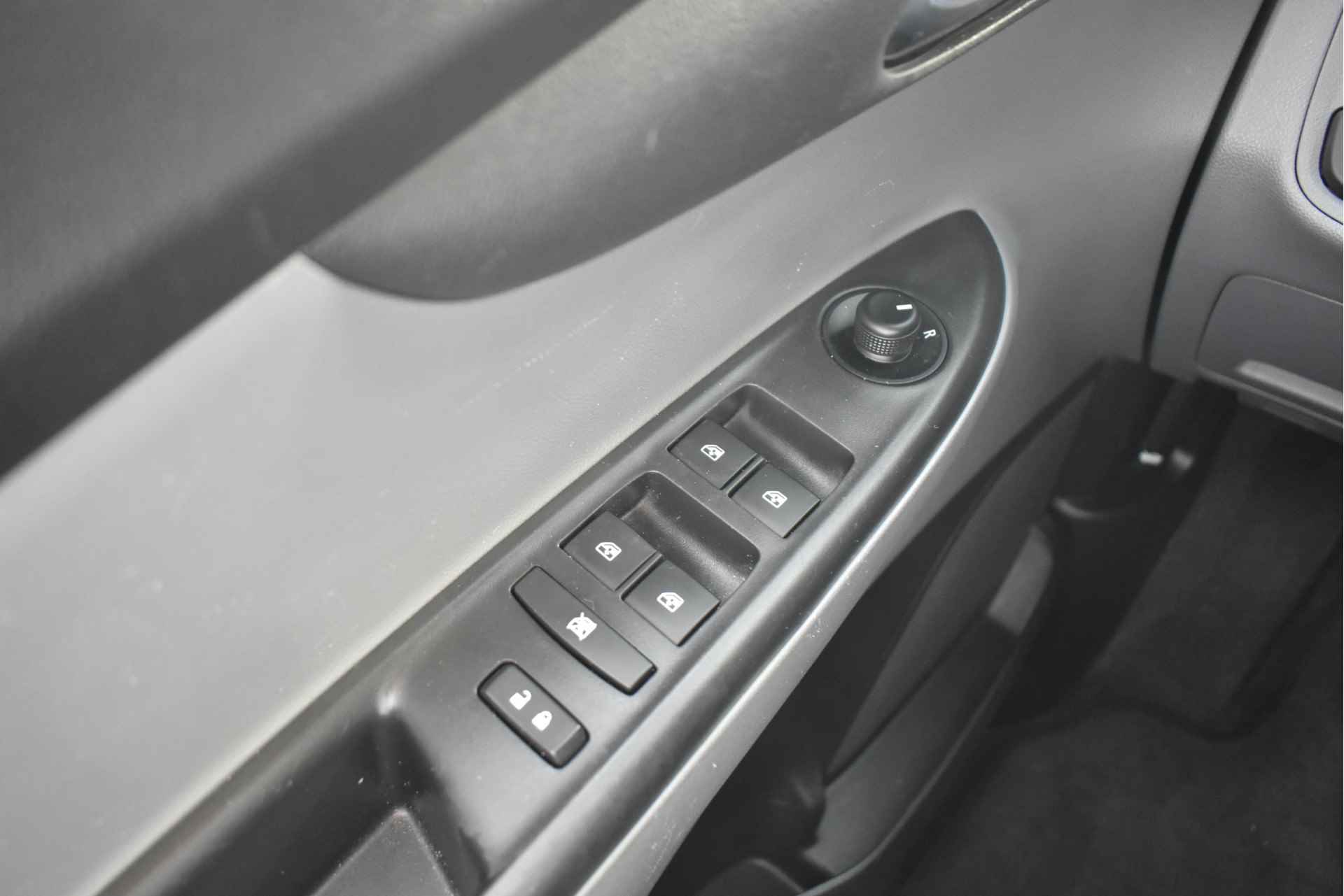Opel KARL 1.0 Innovation | Half-Leder | Parkeersensoren | Climate Control | Bluetooth | Cruise Control | 15" LMV | Dealeronderhouden | !! - 18/31