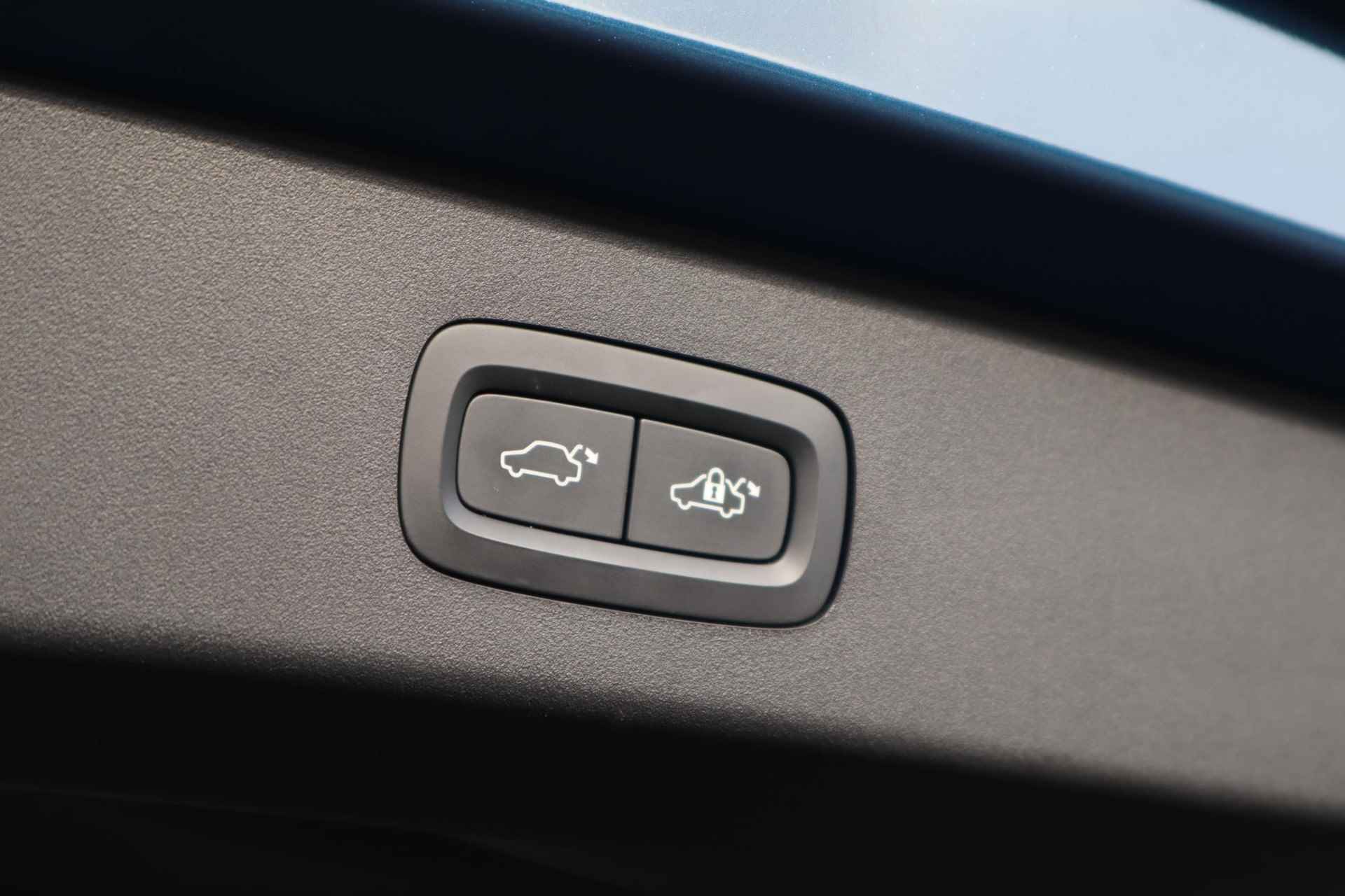 Lynk & Co 01 1.5 | Panoramadak| Verwarmbare voorstoelen| Elektrische bedienbare bestuurdersstoel met geheugenfunctie| Premium Audio| - 19/35