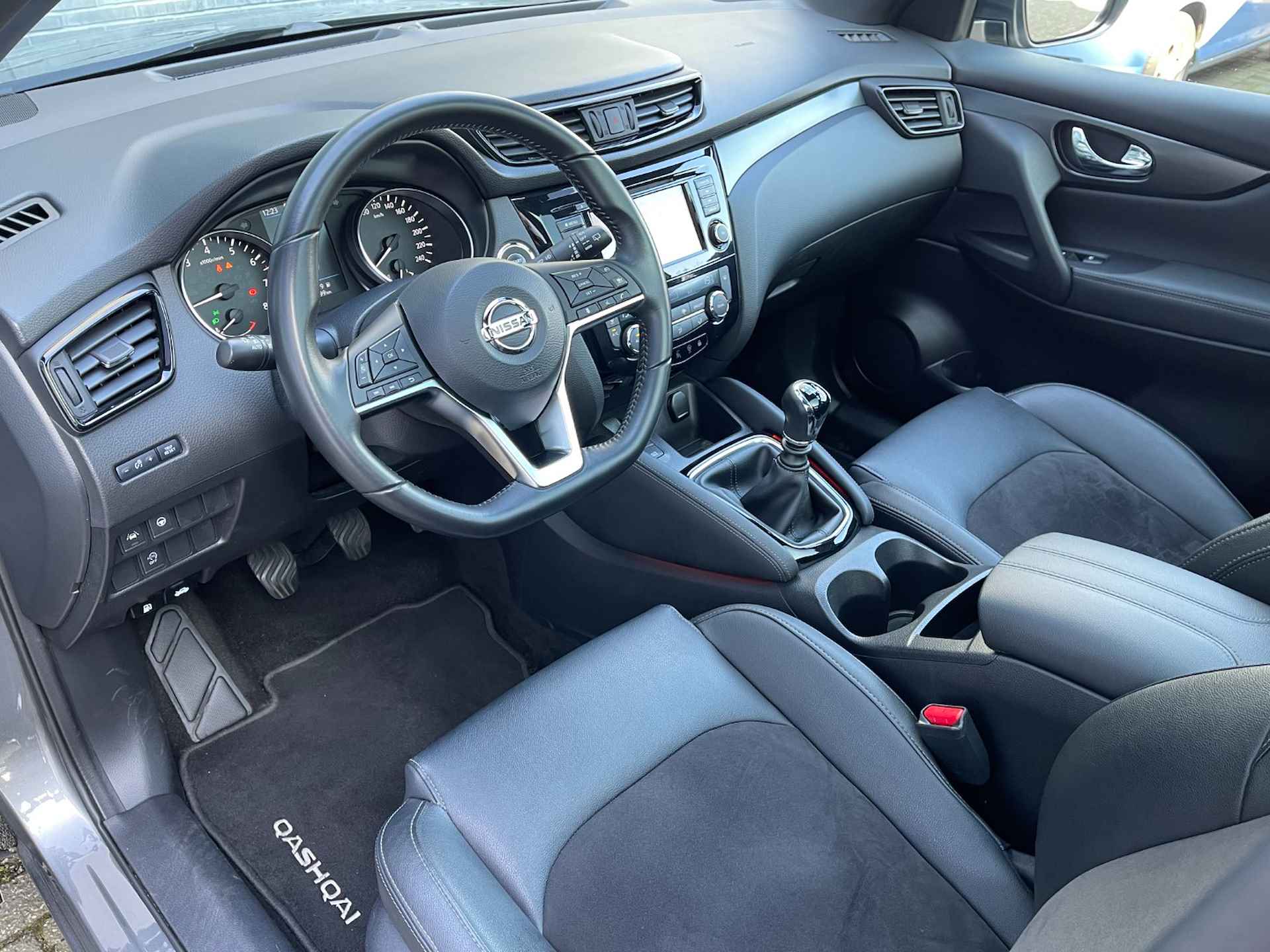 NISSAN Qashqai 1.3 DIG-T 140pk N-TEC | Panoramdak | Trekhaak 1300kg | Full LED | Adaptieve Cruise | Navi & Carplay | Leer/Alcantara Bekleding | 360 Camera | - 4/41