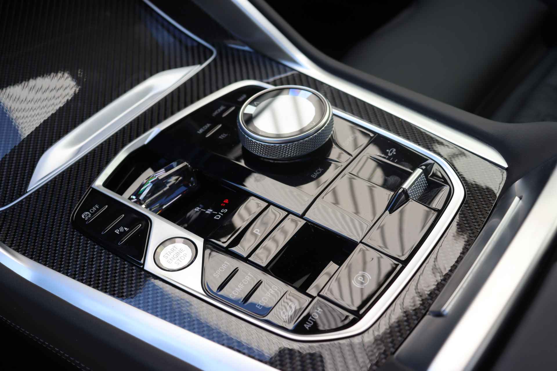 BMW X6 xDrive40i High Executive M Sport Automaat / Panoramadak / Trekhaak / Bowers & Wilkins / Adaptieve LED / Stoelventilatie / Adaptief onderstel / Live Cockpit Professional / Massagefunctie - 16/29