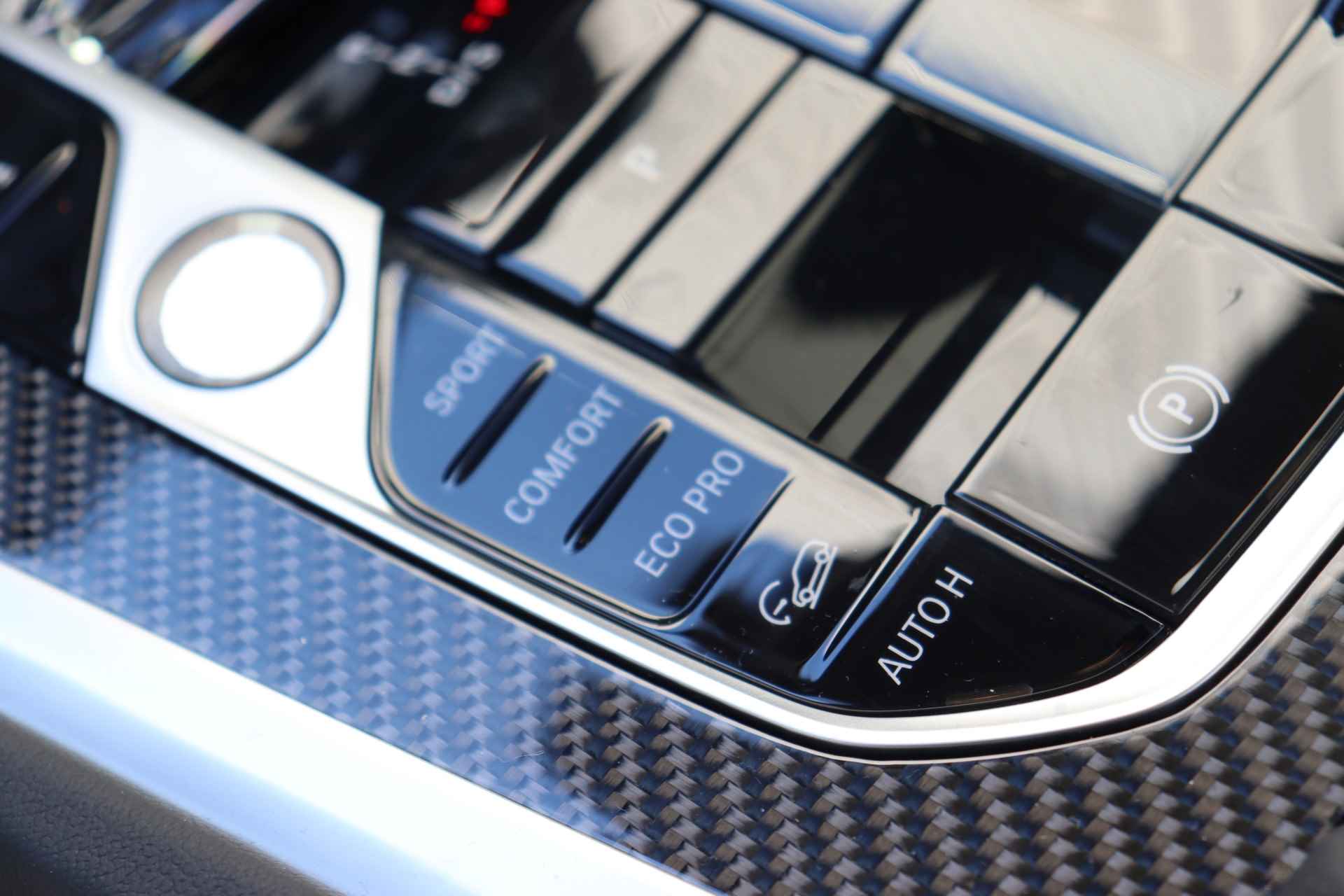 BMW X6 xDrive40i High Executive M Sport Automaat / Panoramadak / Trekhaak / Bowers & Wilkins / Adaptieve LED / Stoelventilatie / Adaptief onderstel / Live Cockpit Professional / Massagefunctie - 17/29