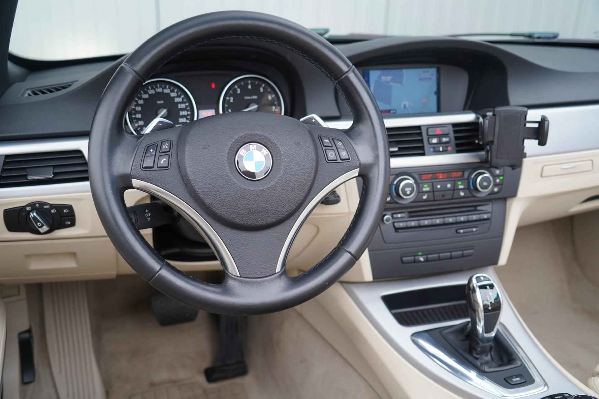 BMW 3-serie Cabrio 335i / Facelift / Leder / Navigatie / Stoelverw. / Sportstoelen / Cruise / Climate Control / Elek. Kap - 11/42