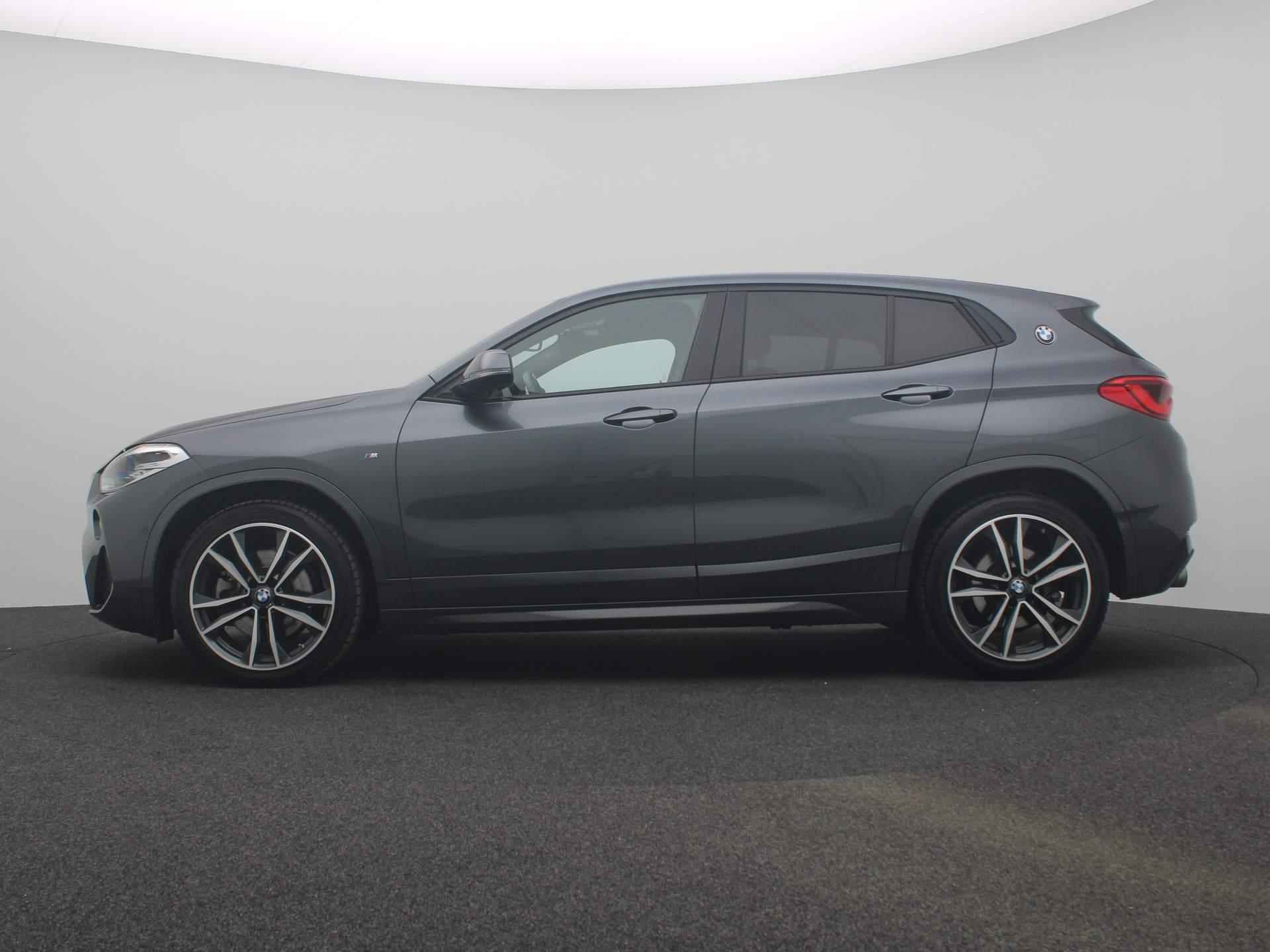 BMW X2 sDrive20i Executive | M Pakket | Stoelverw. | Parkeercamera | - 2/39