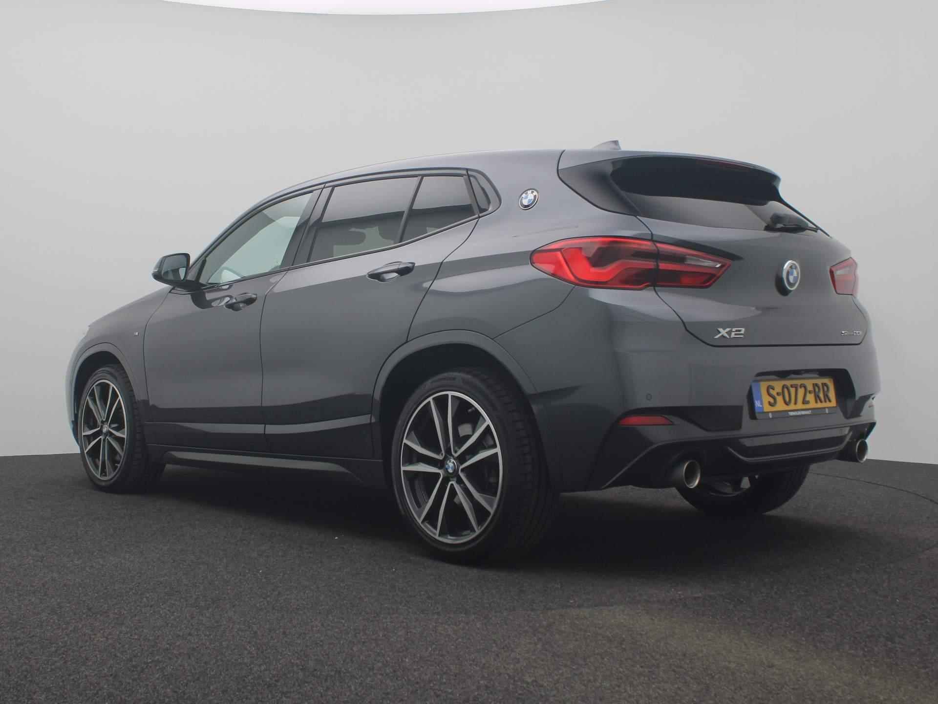 BMW X2 sDrive20i Executive | M Pakket | Stoelverw. | Parkeercamera | - 3/39