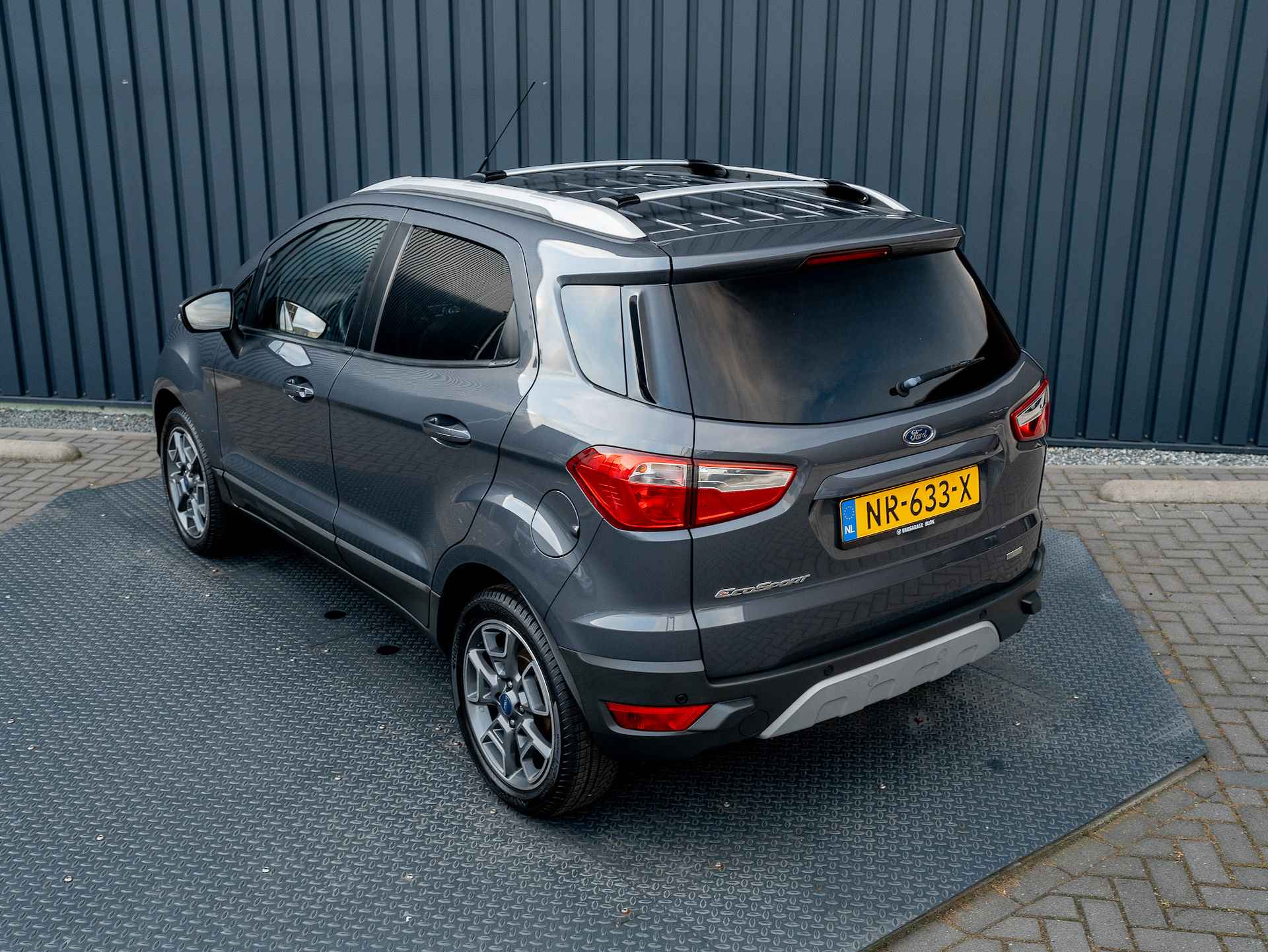 Ford EcoSport 1.0 EcoBoost Titanium | Voorruitverwarming | Parkeersensoren | Bluetooth | Prijs Rijklaar!! - 32/38